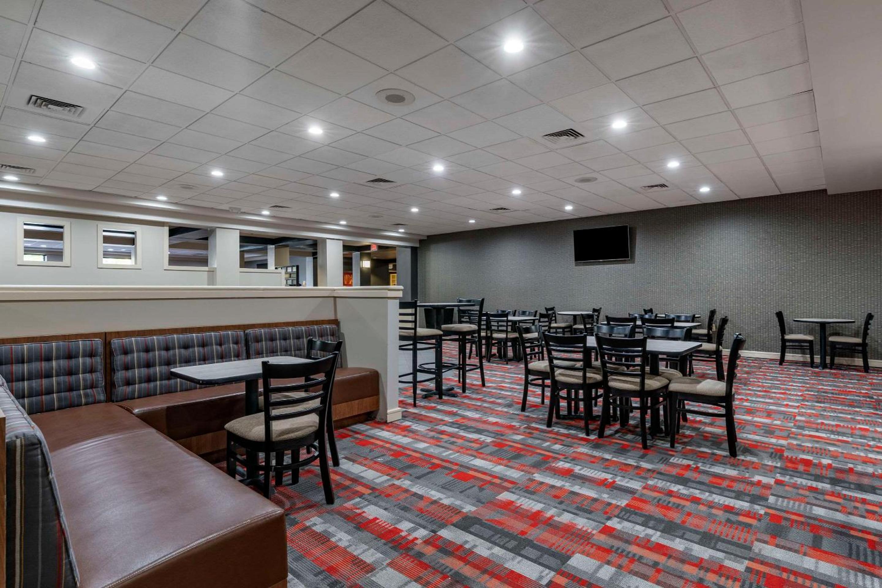 Lexington Vacations - Quality Inn Lexington -Horse Park - Property Image 1