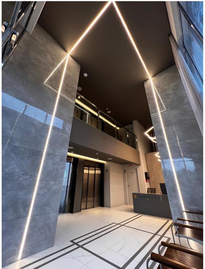 Ap completo a 900m da Vila Germânica com Piscina, Academia, Wi-Fi, Ar, Garagem e Tv no quarto