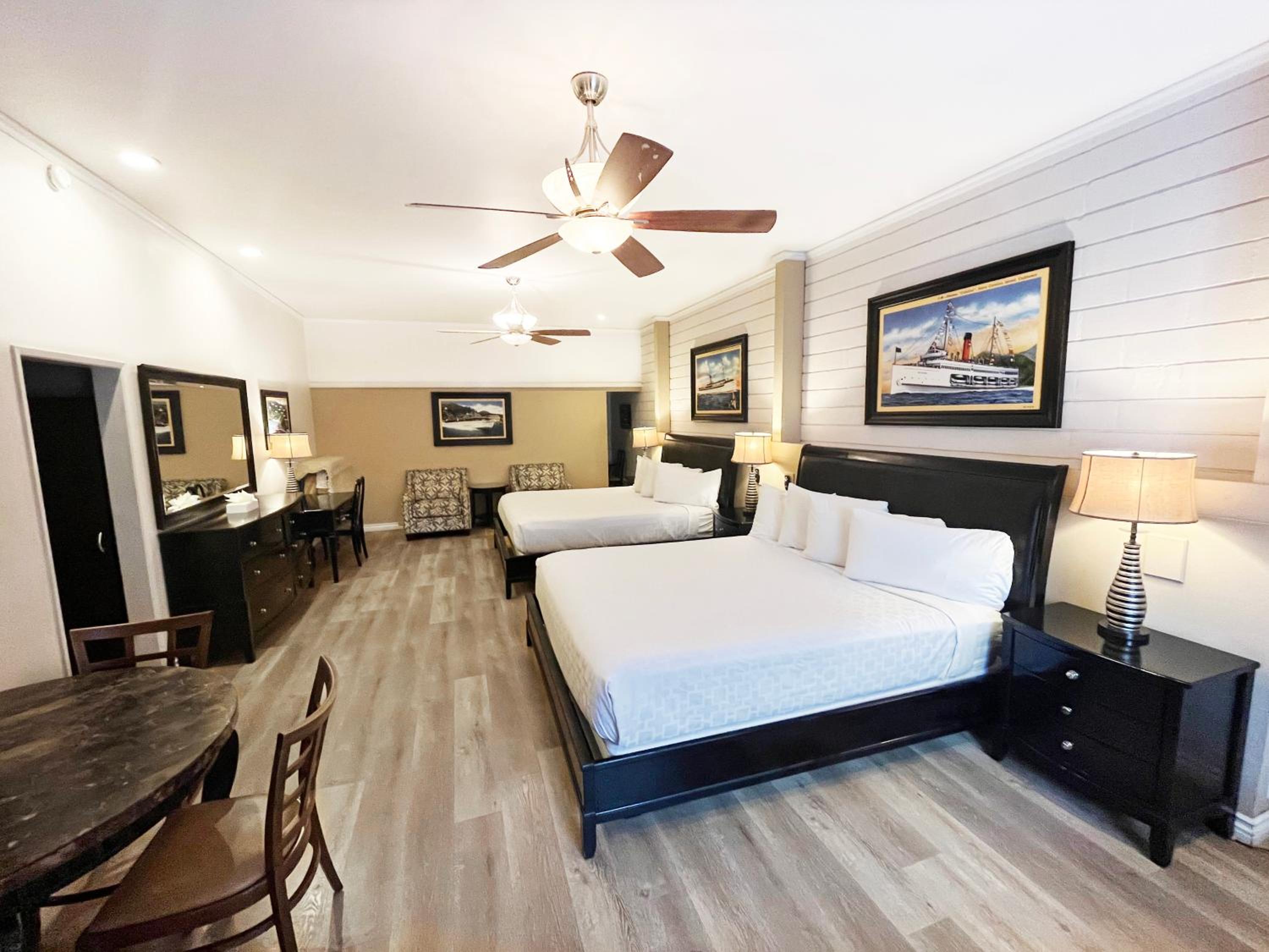 Catalina Courtyard Suites