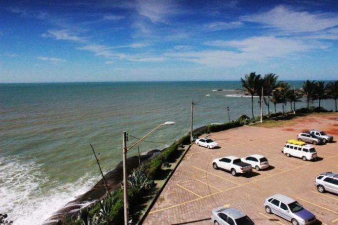 Guarapari com elevador, reformado, Wi-Fi, TV com Smart, vista livre e estacionamento
