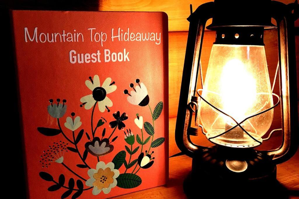 Mountain-Top-Hideaway Stay in a log cabin on a private rd! Swim, hike, explore a true mountain experience