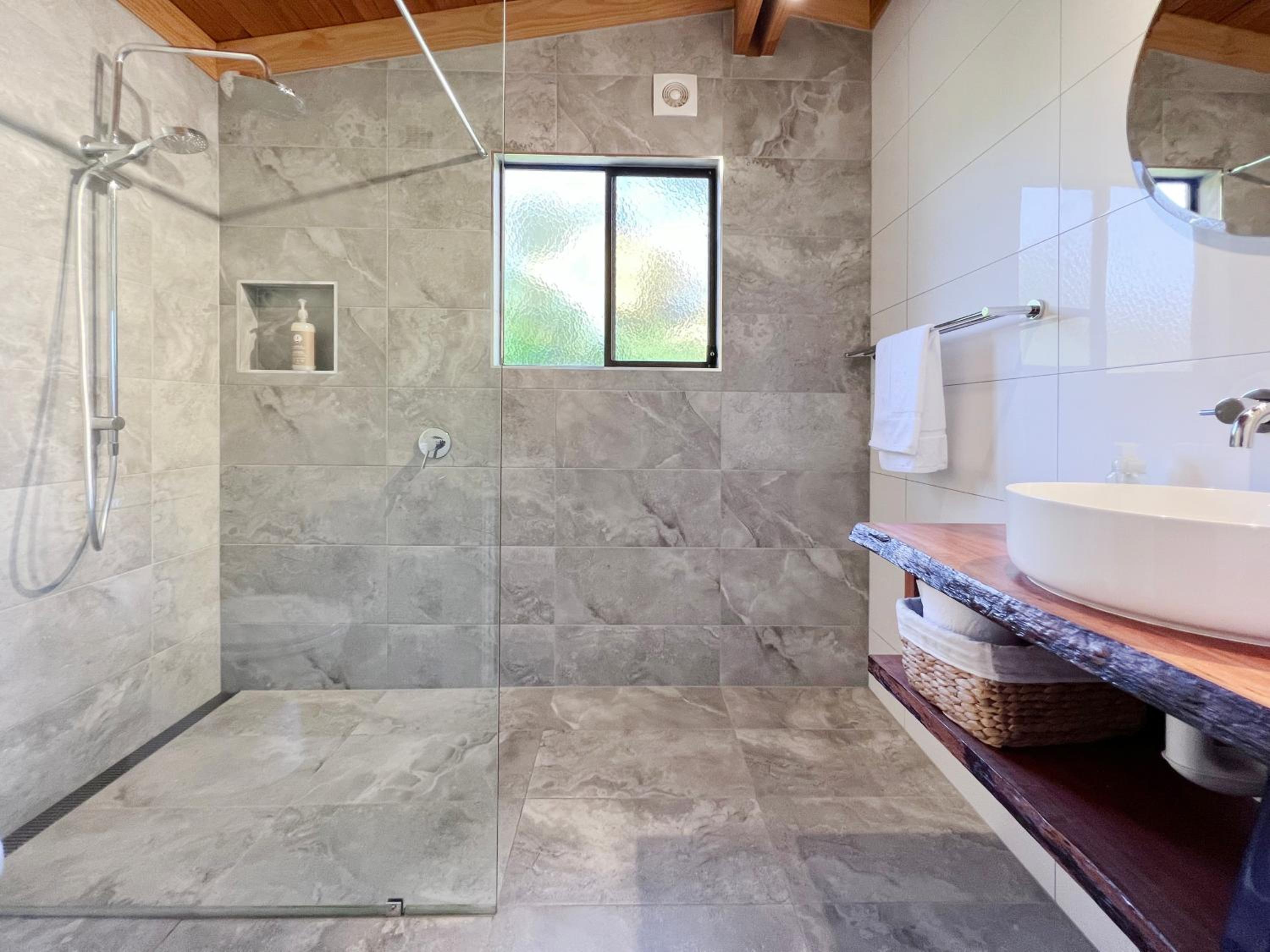HEXAGON BEACH HOUSE Binalong Bay of Fires Views