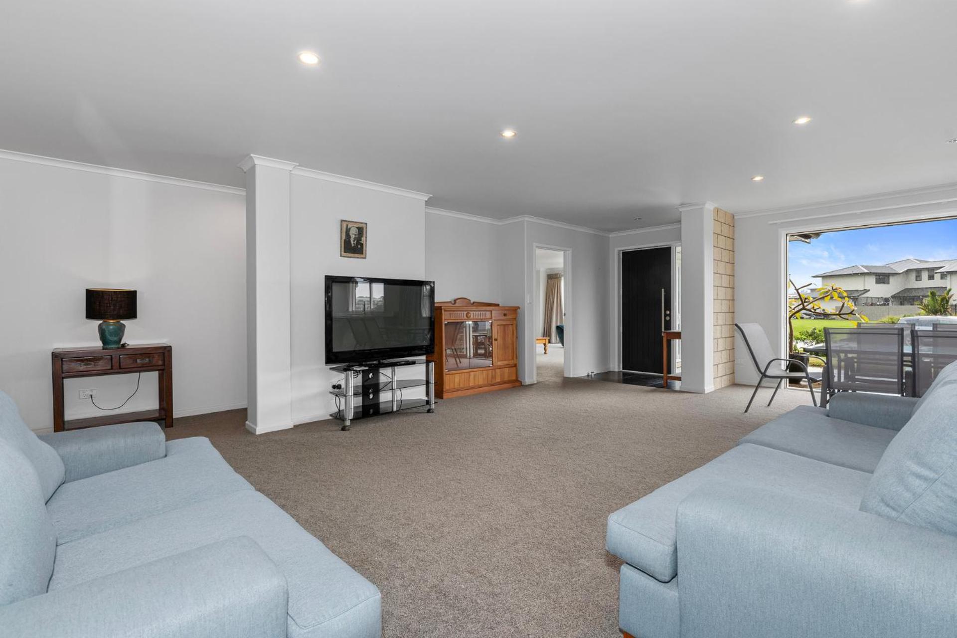 Shores Getaway - One Tree Point Holiday Home view 3