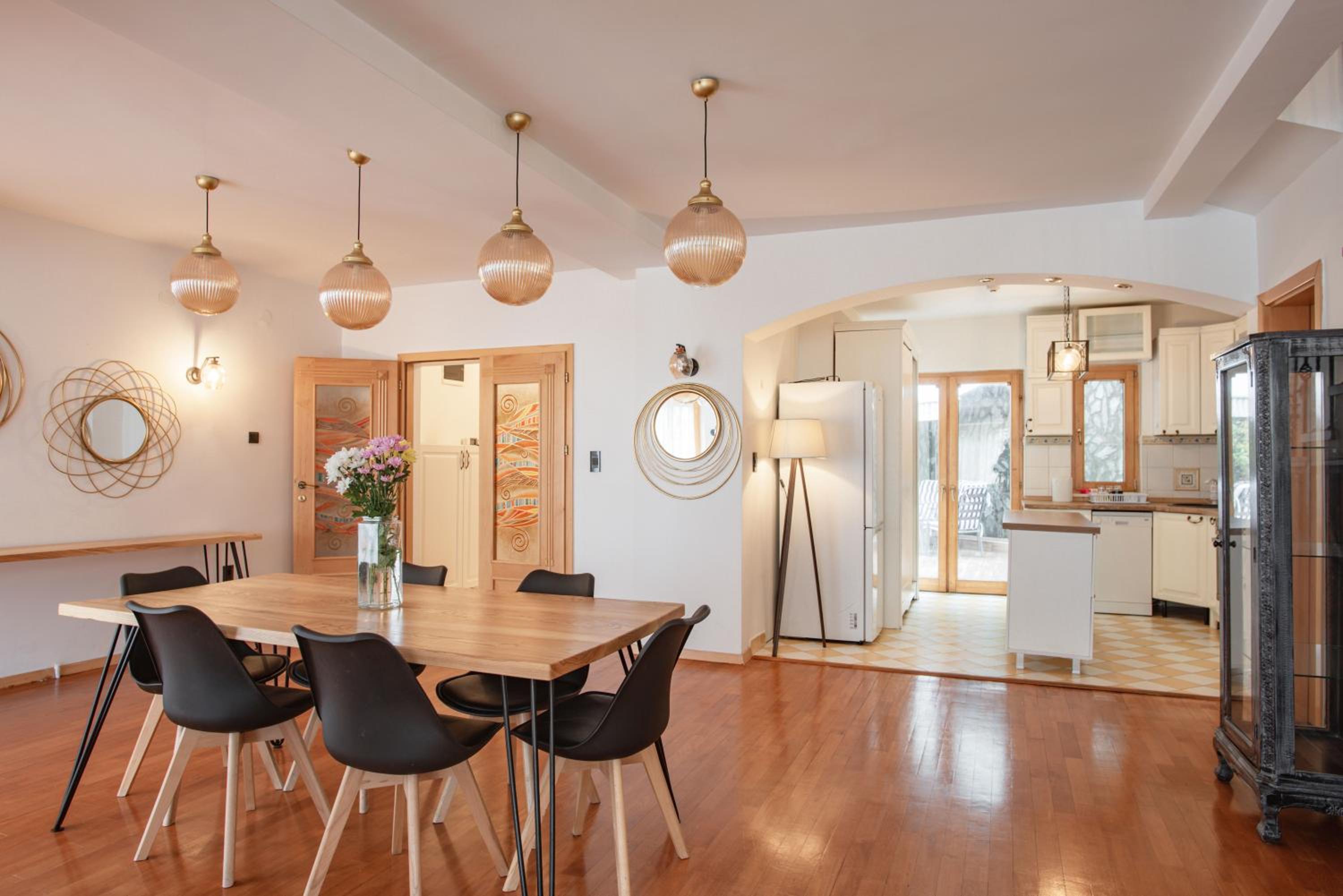 Lux House with own parking in Skopje view 3