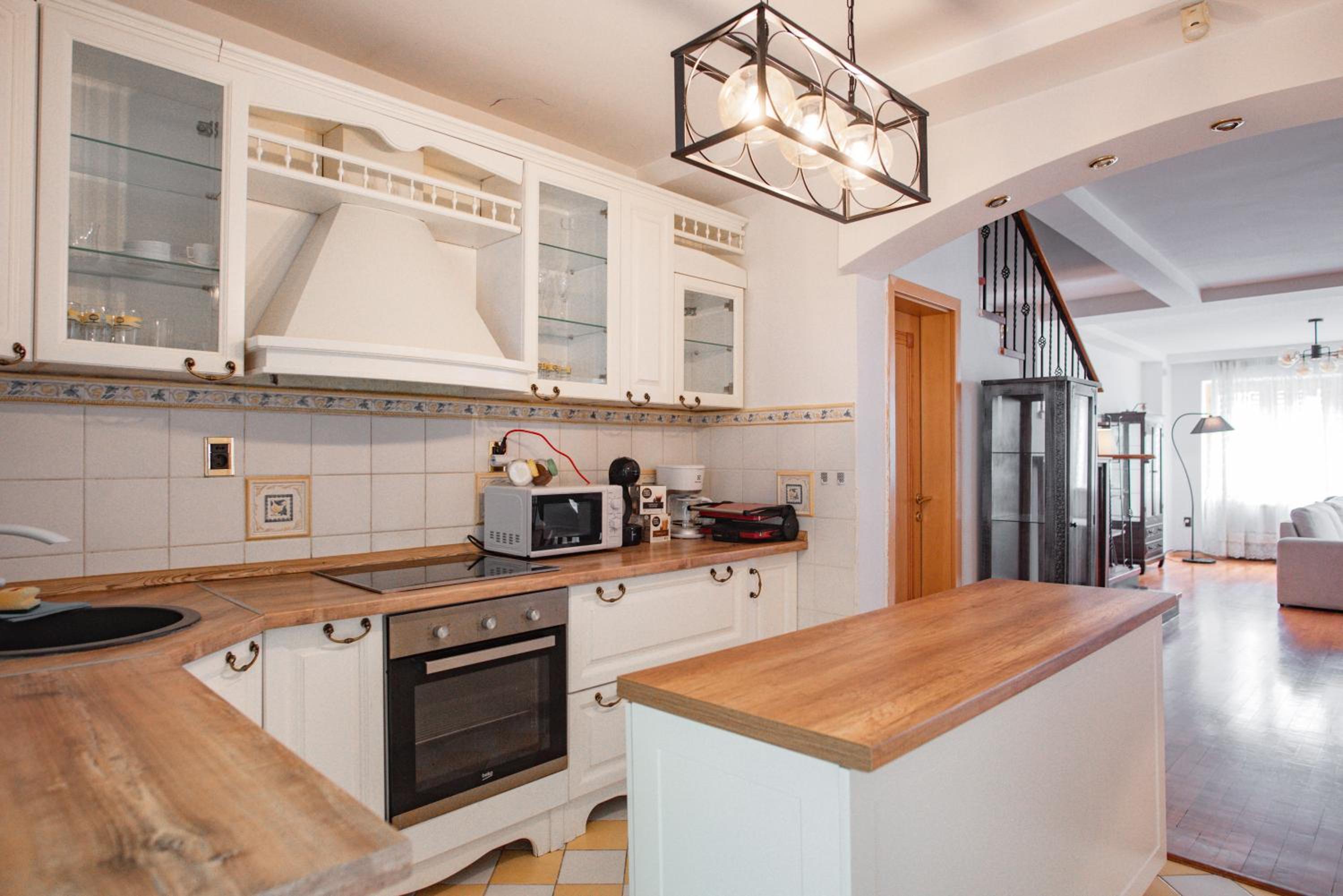 Lux House with own parking in Skopje view 5