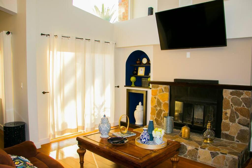 Villa de La Rosa with Pool & BBQ Area Wine Country view 3