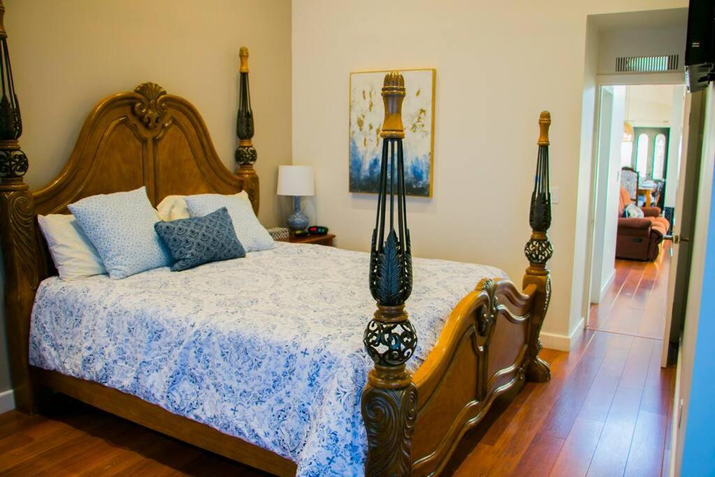 Villa de La Rosa with Pool & BBQ Area Wine Country view 4