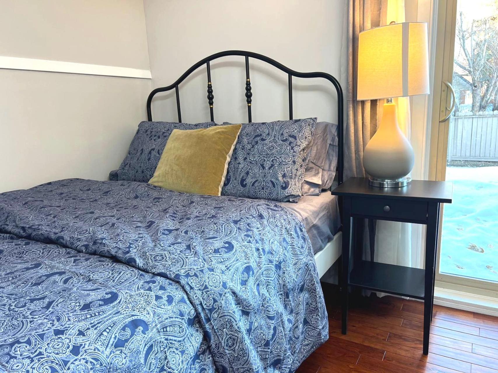 Lily room near golf and banff costco newly renovated queen size bed Single bathroom sofa TV