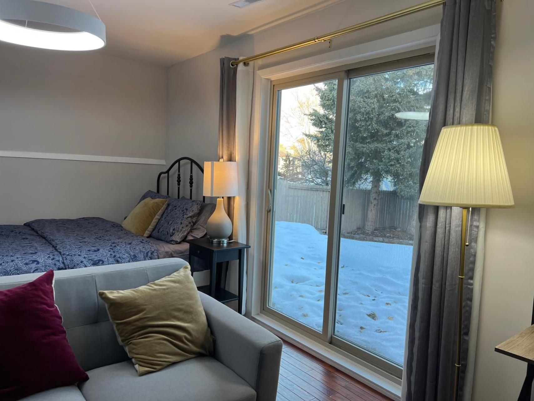 Lily room near golf and banff costco newly renovated queen size bed Single bathroom sofa TV