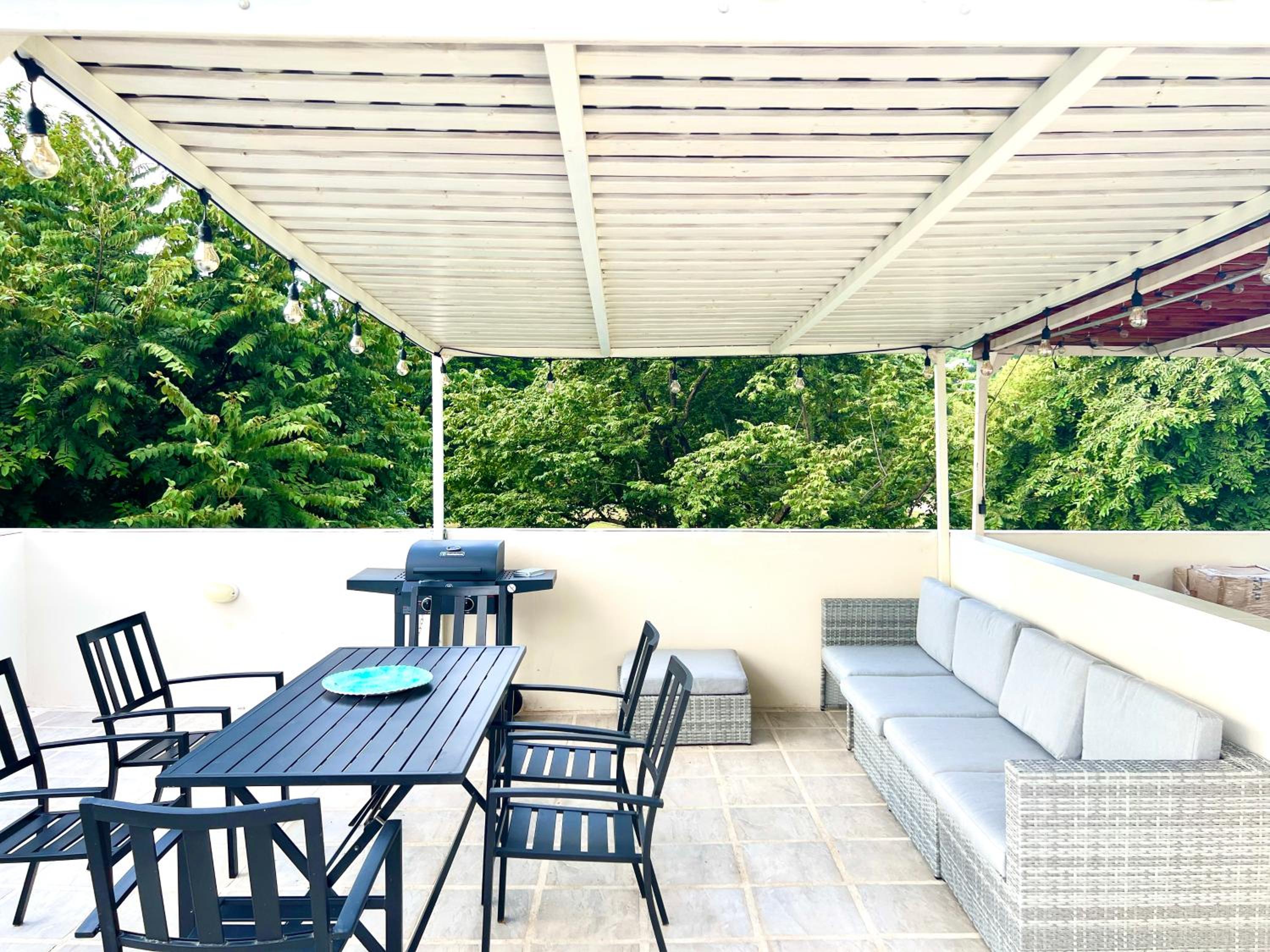 Sunny Tropical condo and rooftop terrace