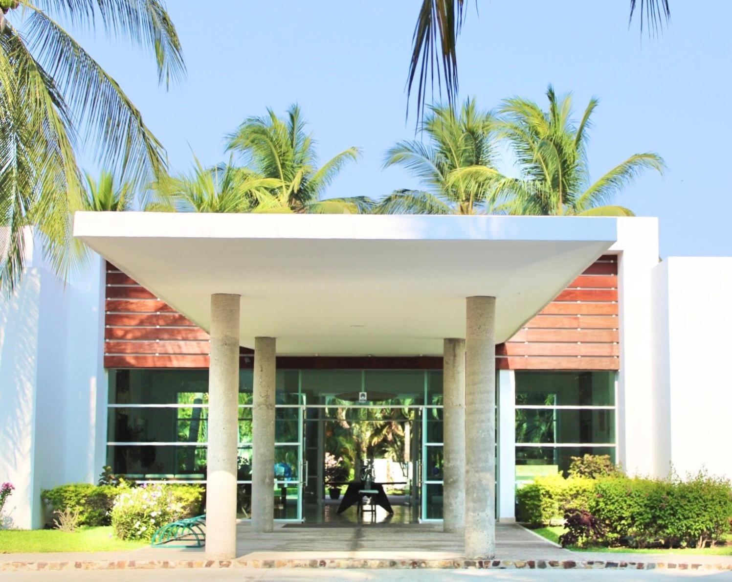 Hotel Vista al Lago con balcón en Mayan Lakes - Image 1