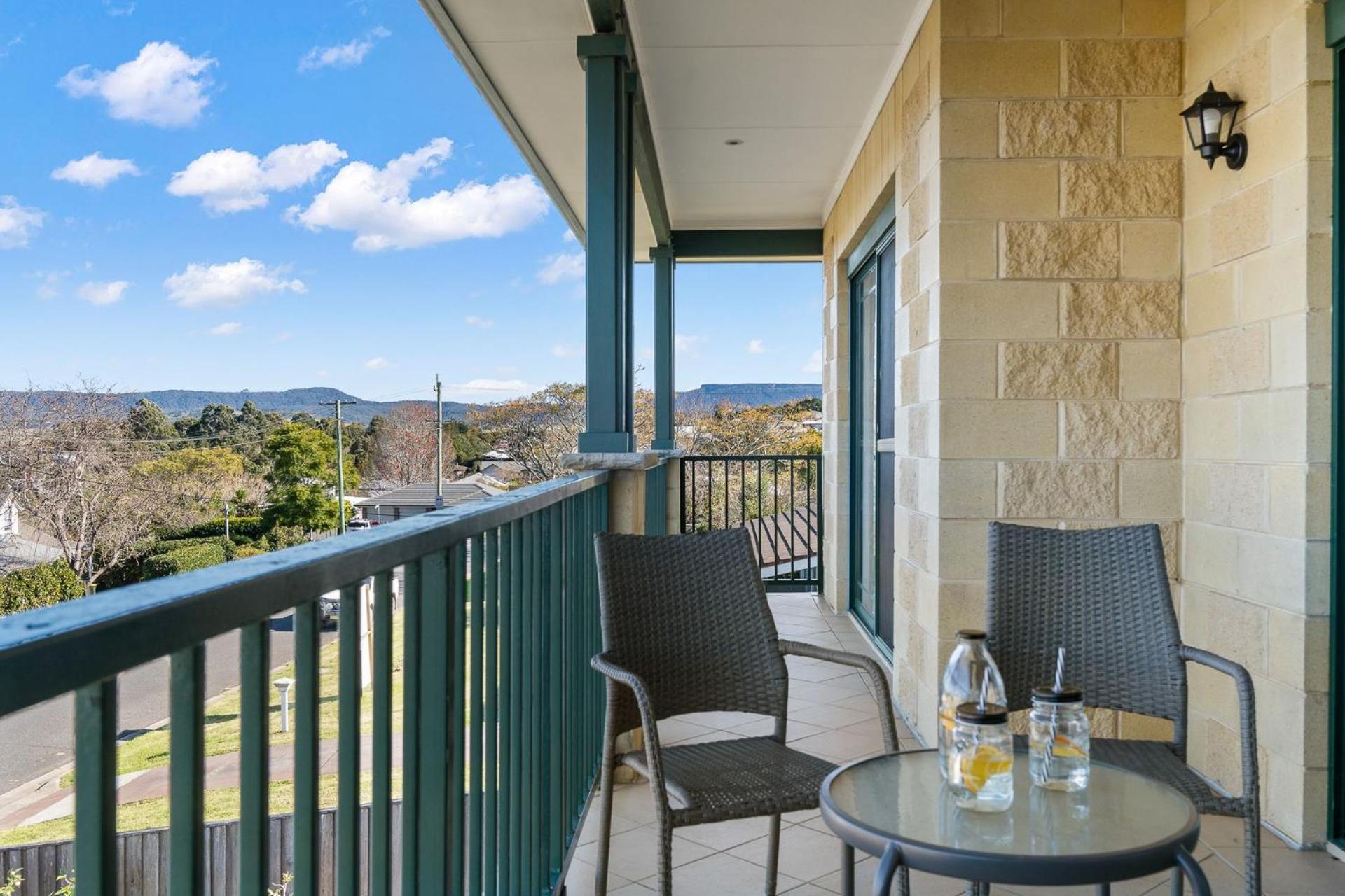 Mountain Views Milton - renovated home near village