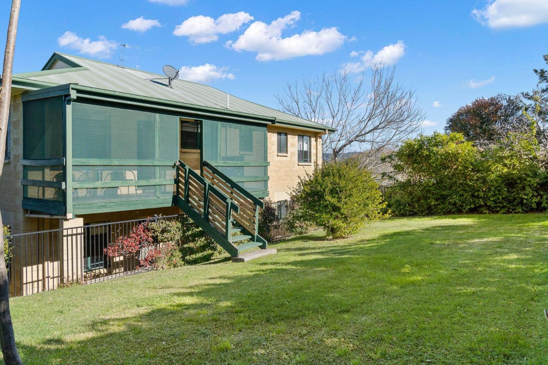 Mountain Views Milton - renovated home near village