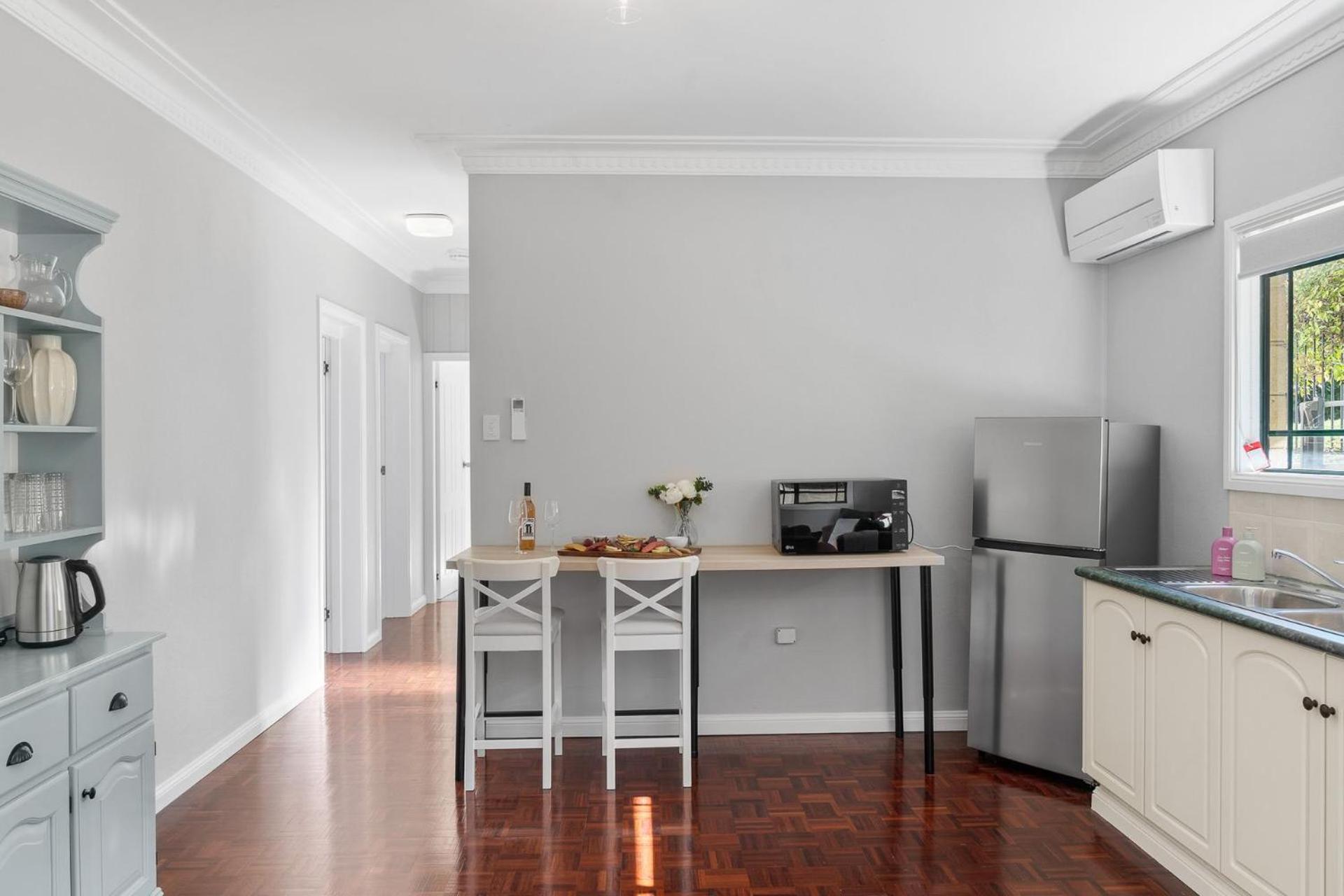 Mountain Views Milton - renovated home near village