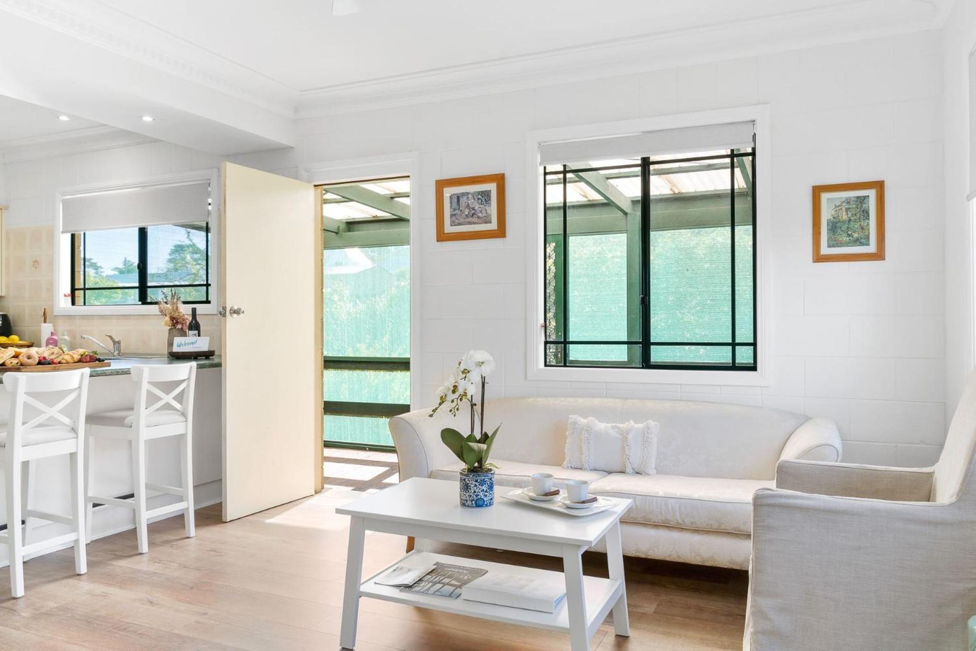 Mountain Views Milton - renovated home near village