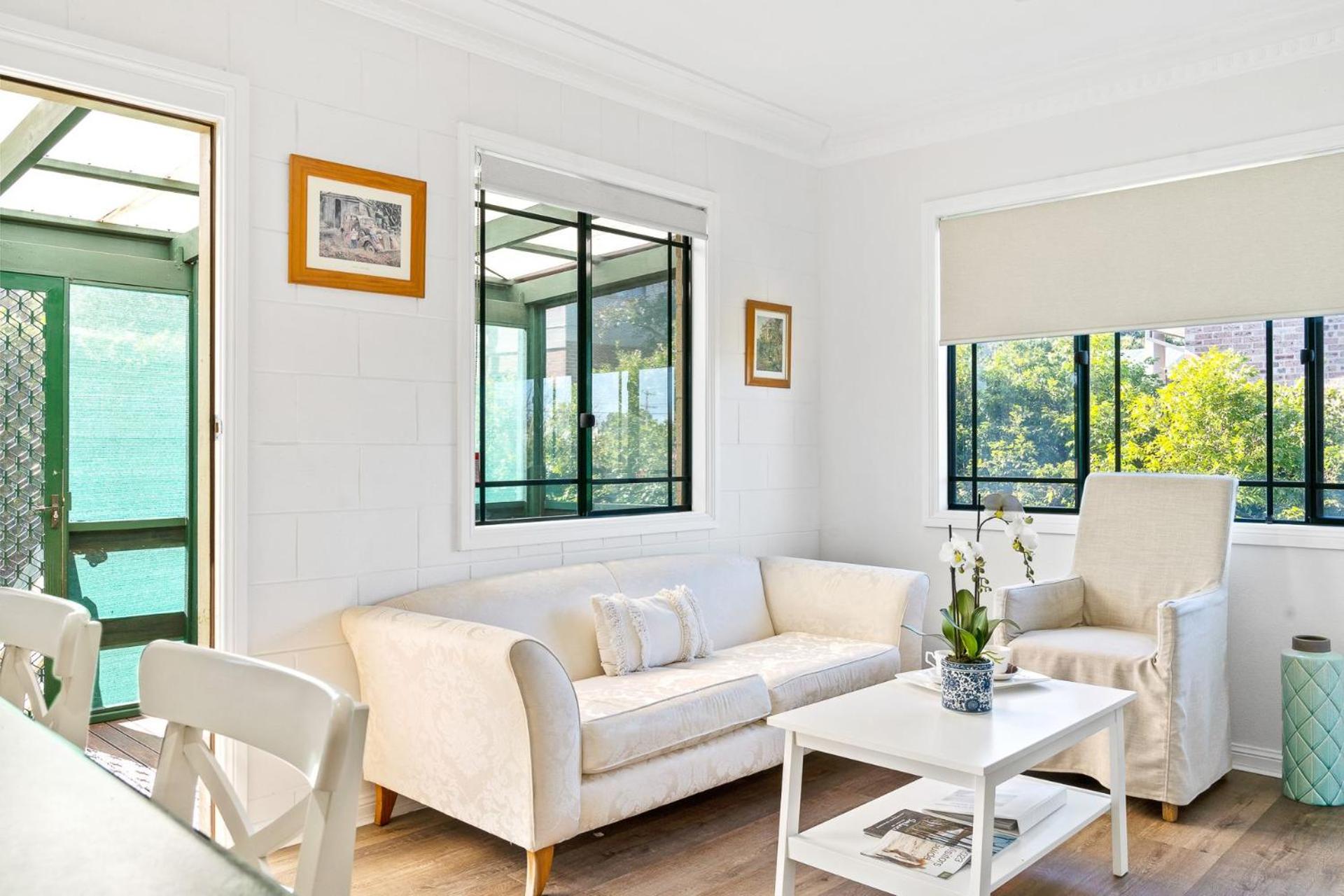Mountain Views Milton - renovated home near village