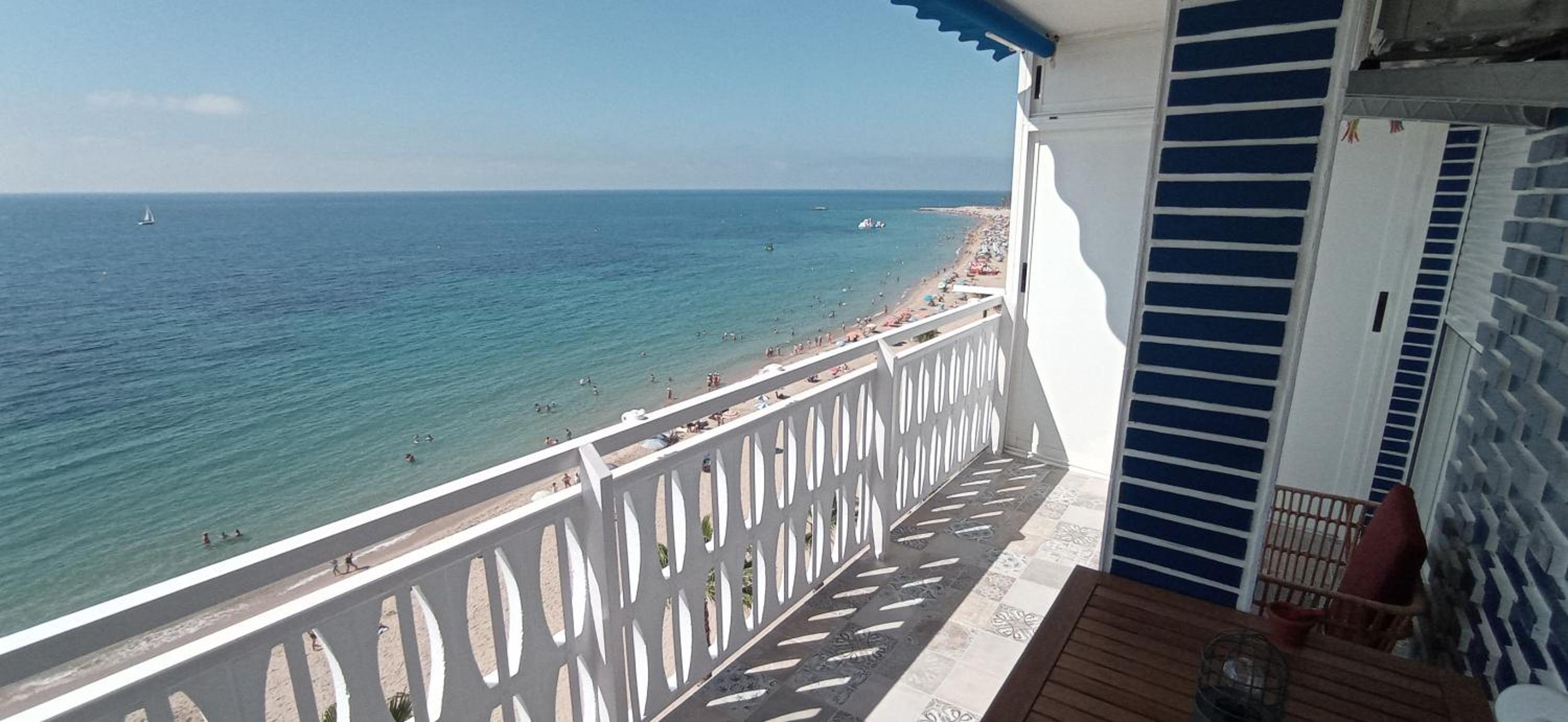 Apartamento L´espigo de Saoret primera linea playa Centro soleado y recien renovado
