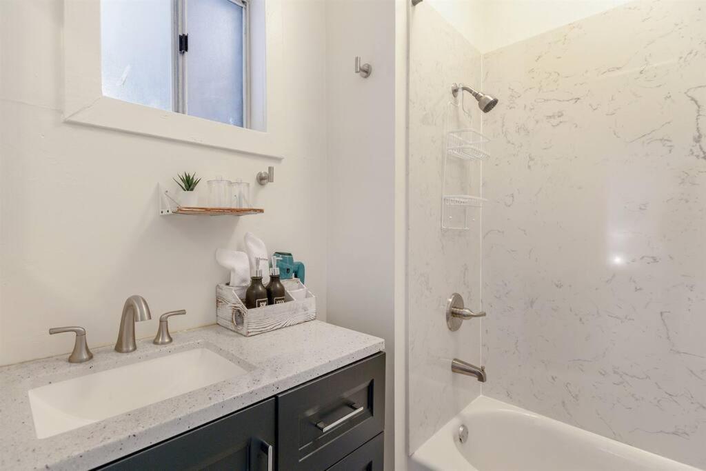 Modern Apt near all conveniences view 5