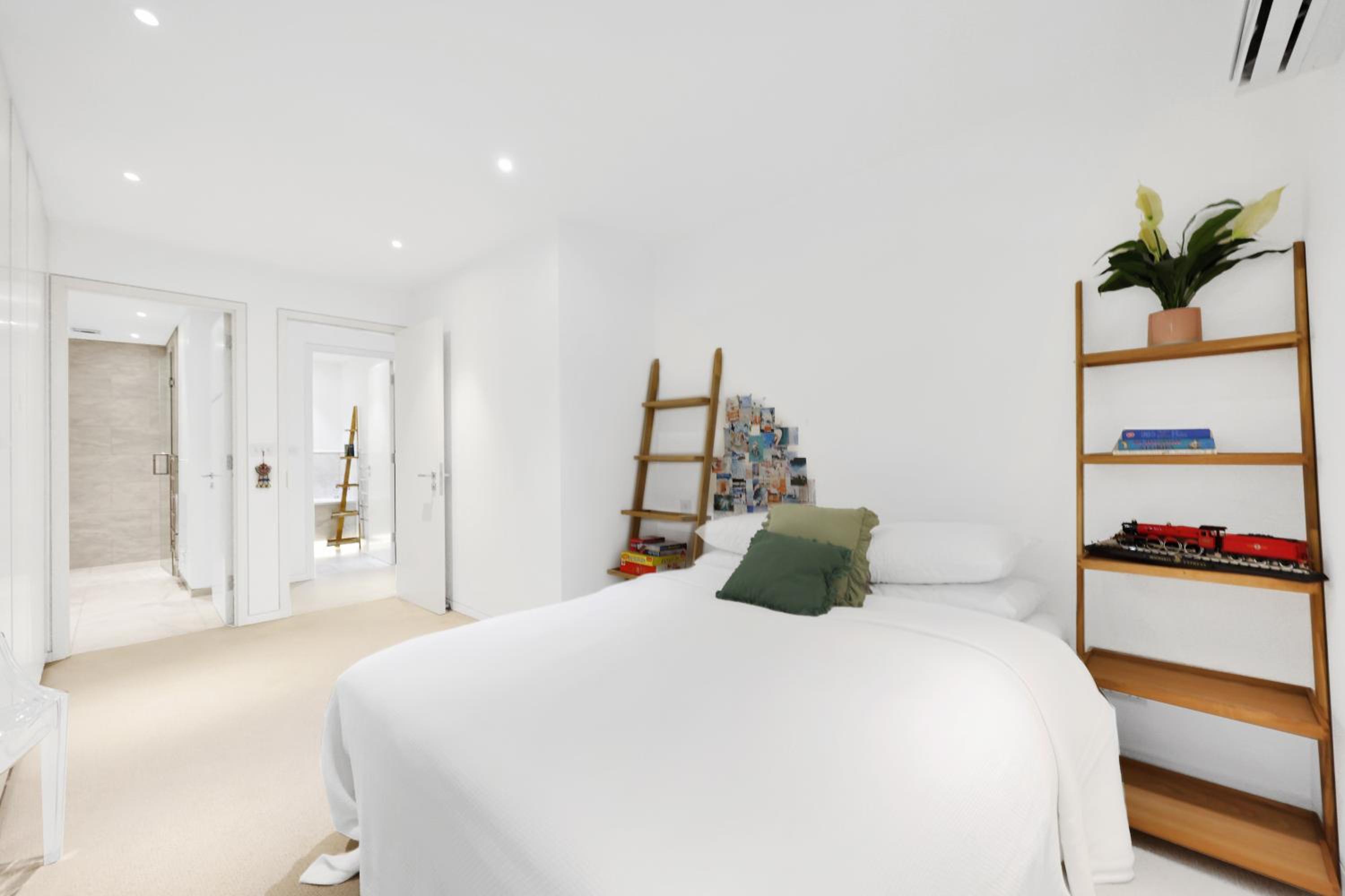 Luxury 3 Bed House by Hyde Park, Bayswater