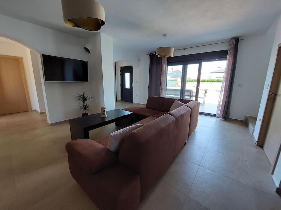 Villa Vallese Bale view 5