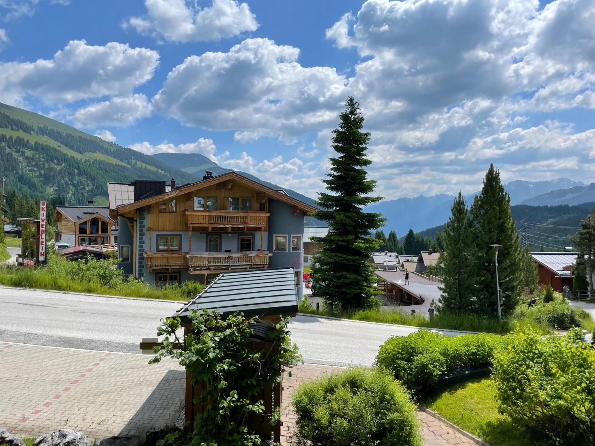 Königsleiten Ski- und Wanderwohnung Top 40 an der Piste und Lift