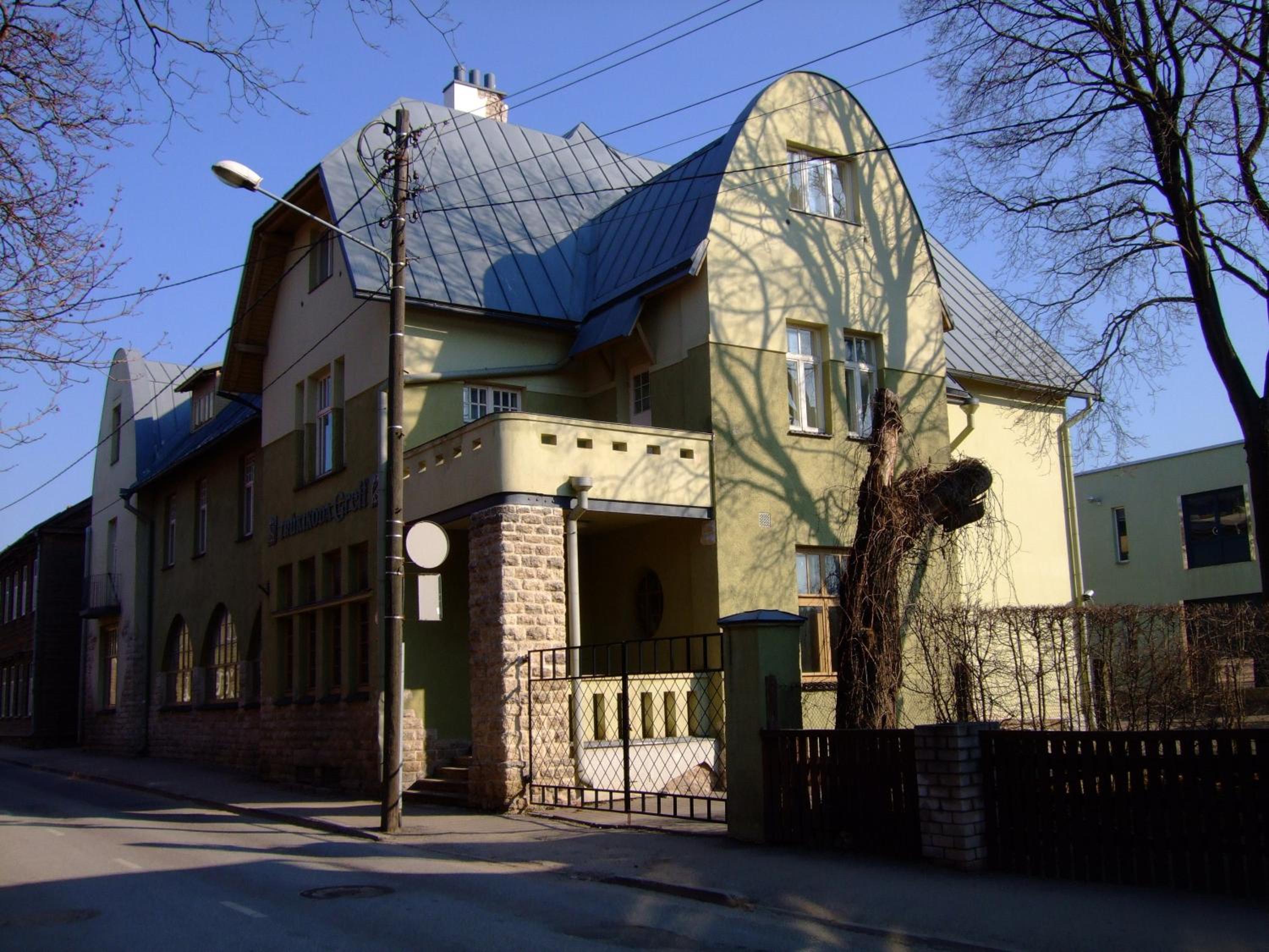 Looming Hostel