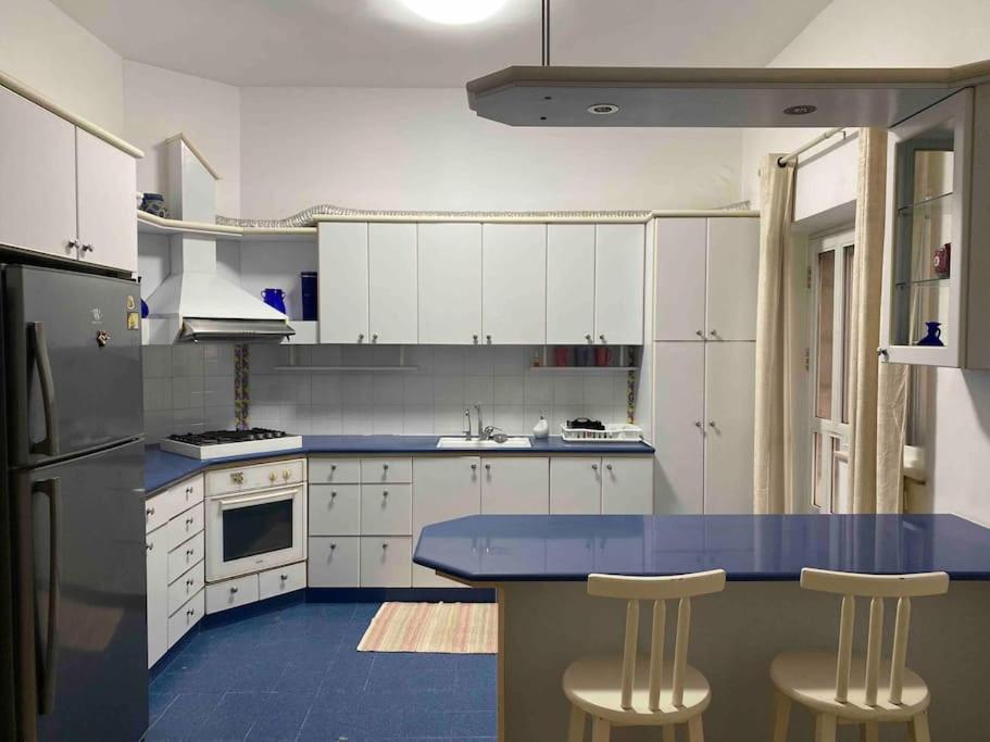 Lovely 3 Bedrooms Apartment at city center view 2