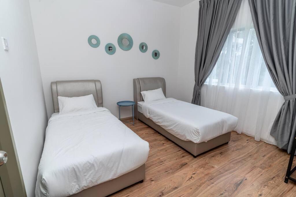 Sunrise Terrace at Quintet (3BR/8 pax) view 3