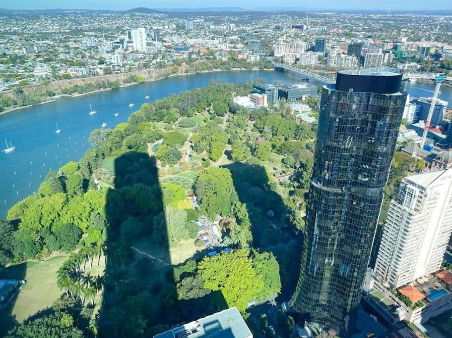 Executive River View 1 King Bed Apt CBD w Car Park