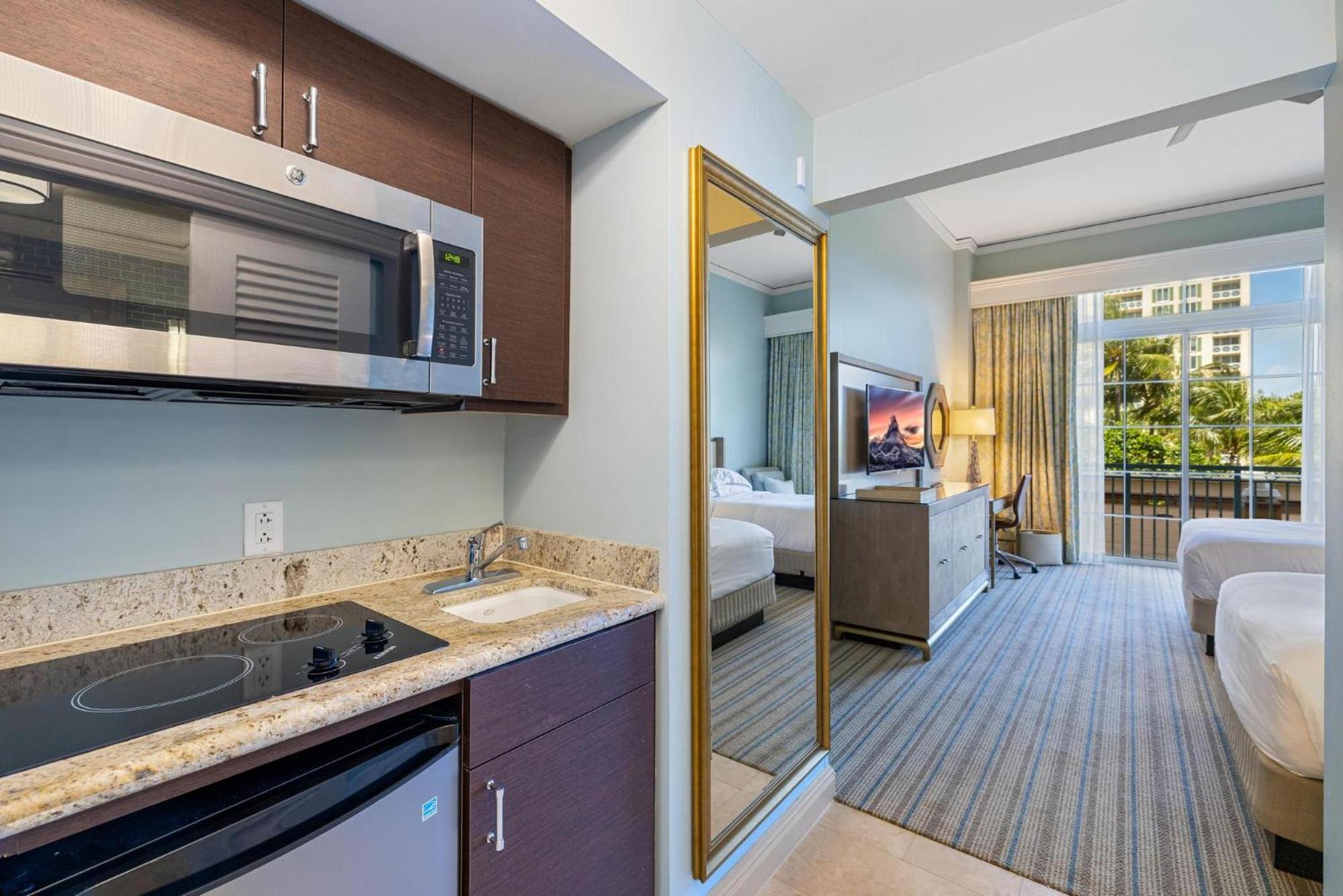 Charming 5 Star Condo Unit Situated at Ritz Carlton-Key Biscayne