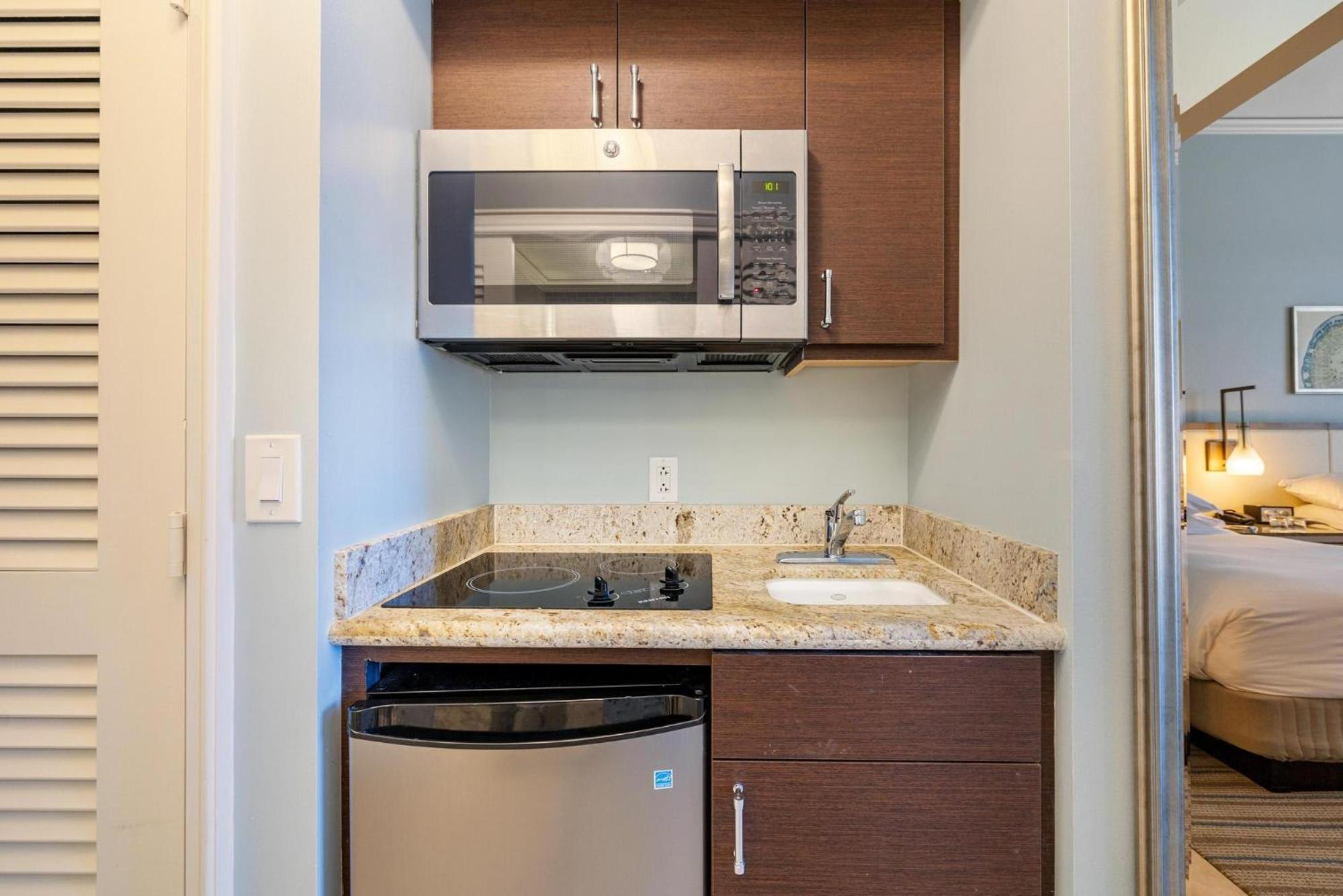 Charming 5 Star Condo Unit Situated at Ritz Carlton-Key Biscayne