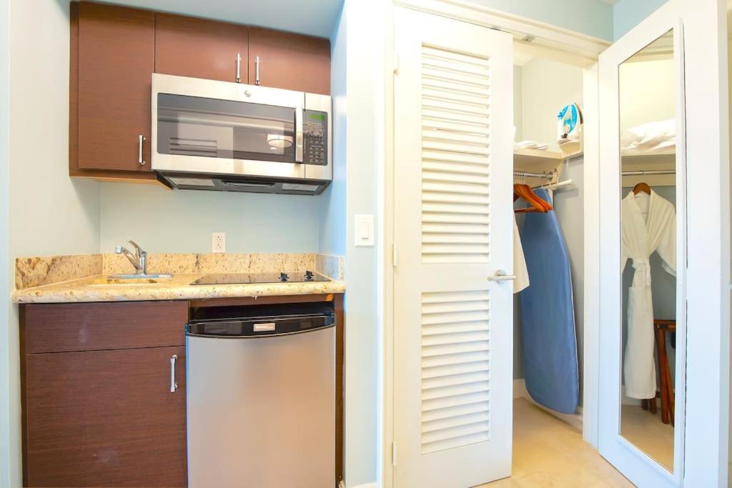 Charming 5 Star Condo Unit Situated at Ritz Carlton-Key Biscayne
