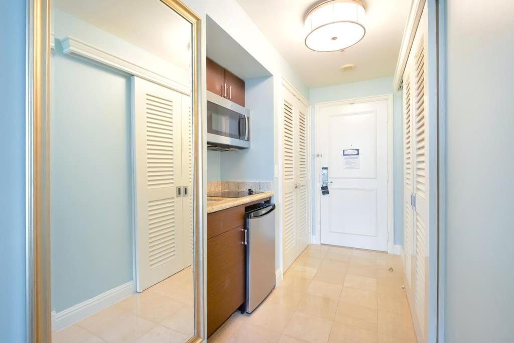 Charming 5 Star Condo Unit Situated at Ritz Carlton-Key Biscayne