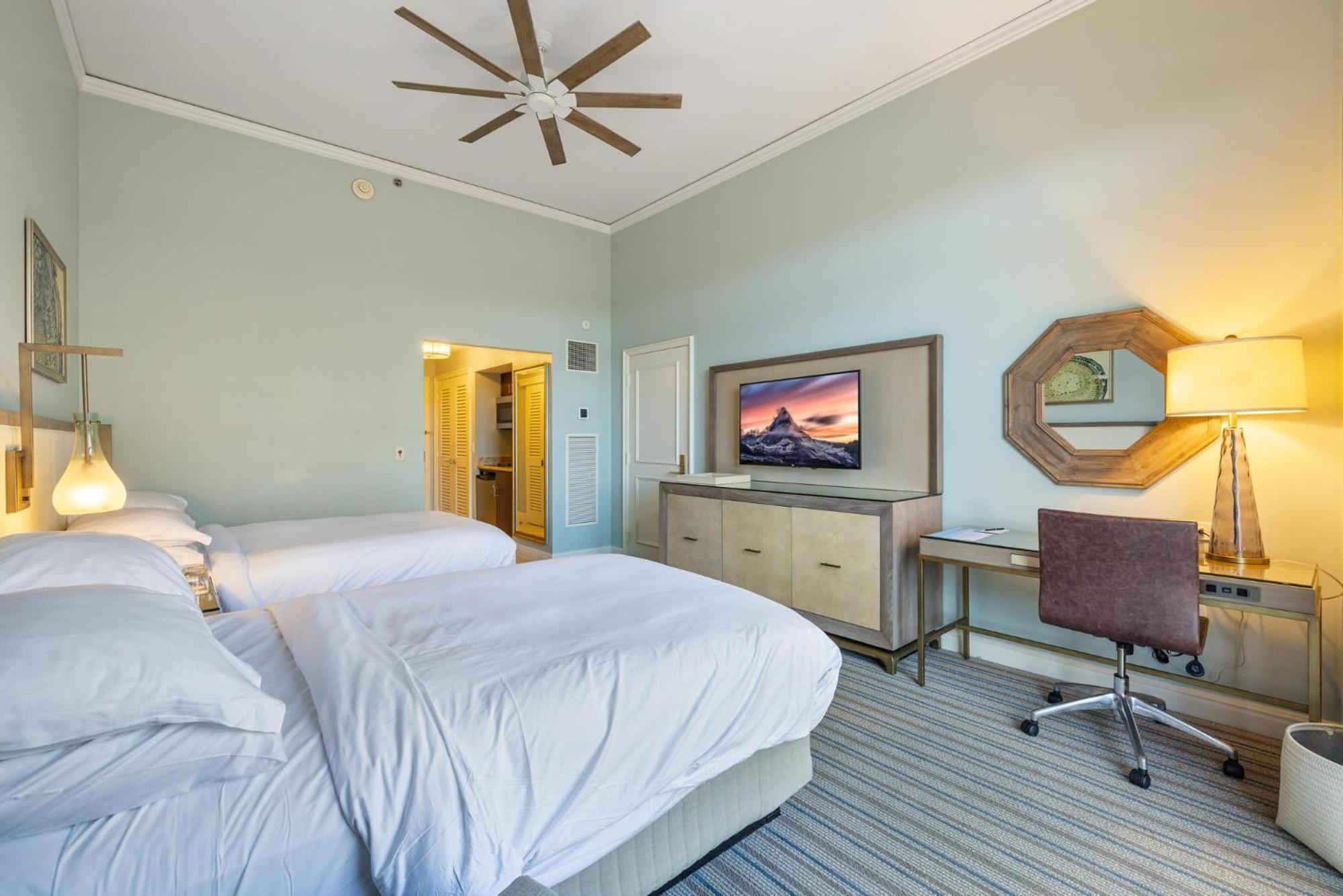 Charming 5 Star Condo Unit Situated at Ritz Carlton-Key Biscayne