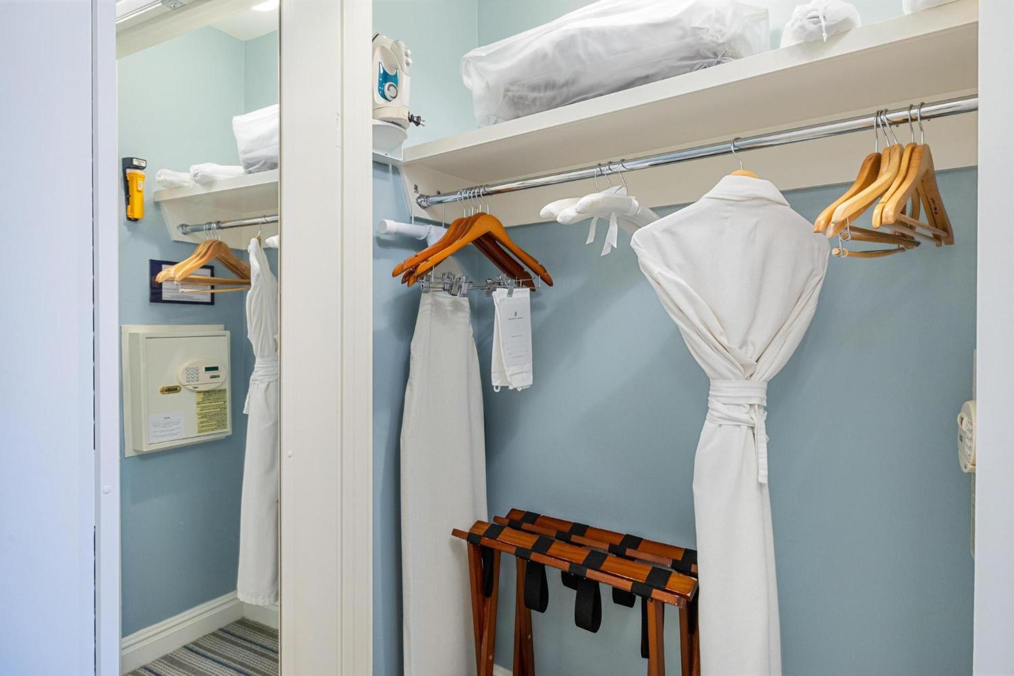 Charming 5 Star Condo Unit Situated at Ritz Carlton-Key Biscayne