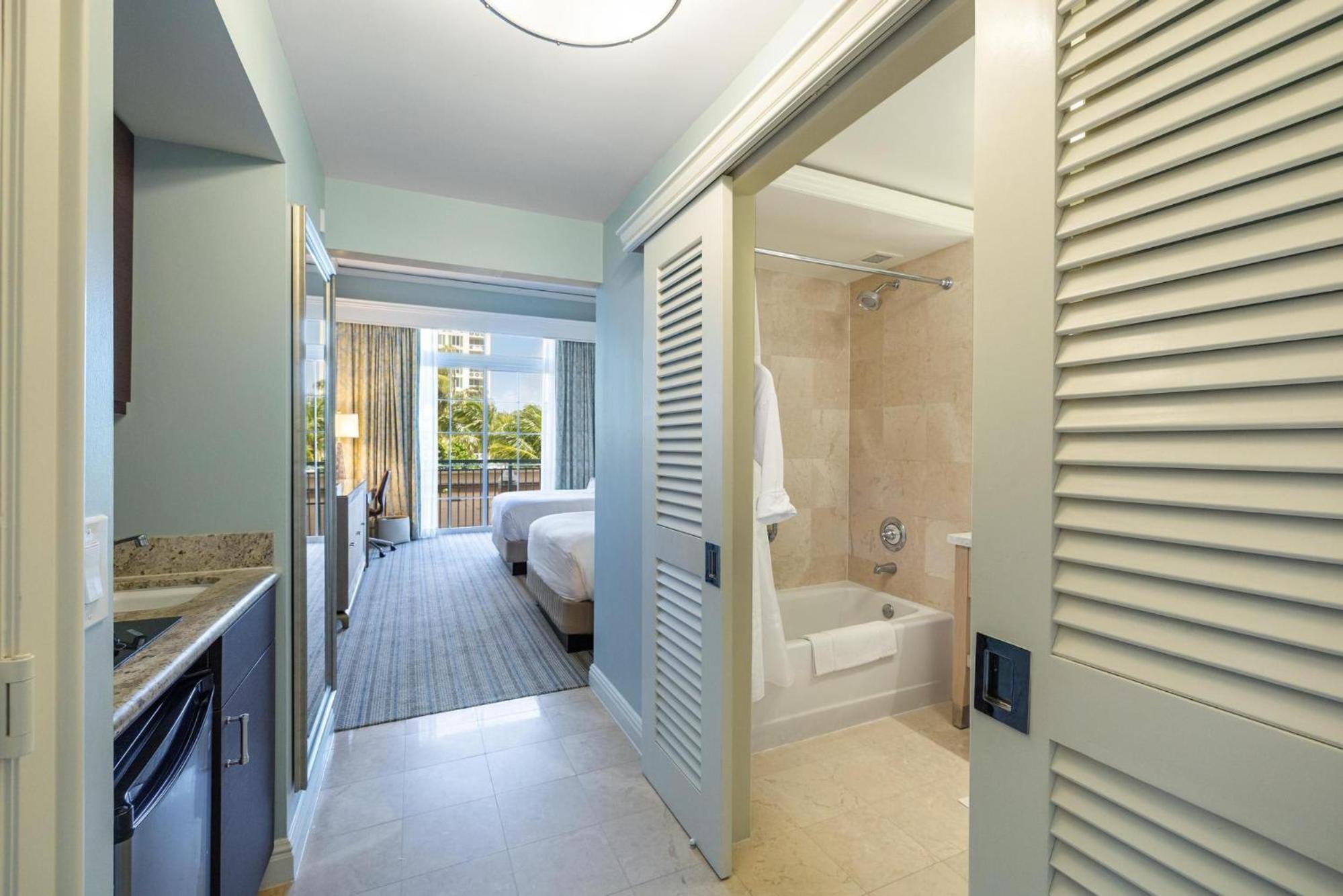 Charming 5 Star Condo Unit Situated at Ritz Carlton-Key Biscayne