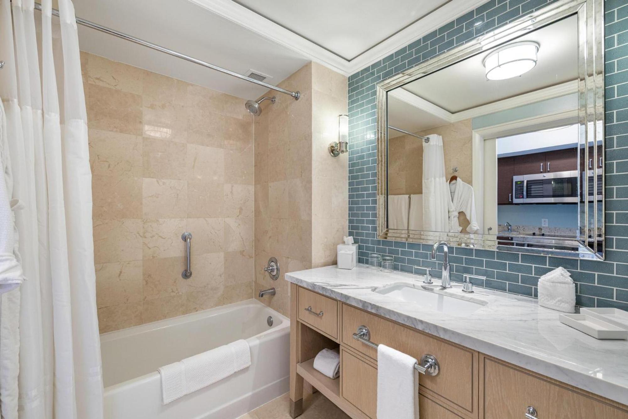 Charming 5 Star Condo Unit Situated at Ritz Carlton-Key Biscayne