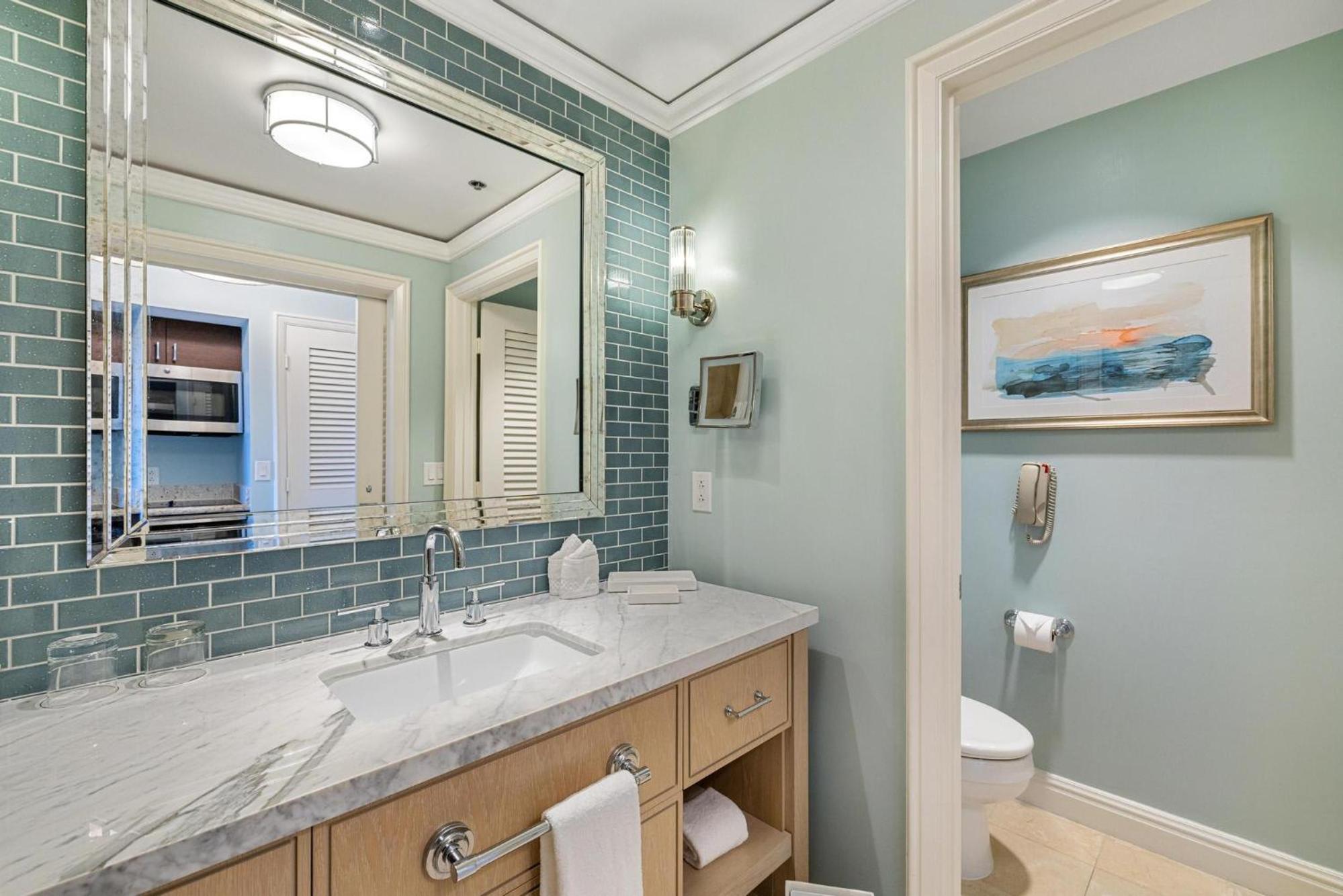 Charming 5 Star Condo Unit Situated at Ritz Carlton-Key Biscayne
