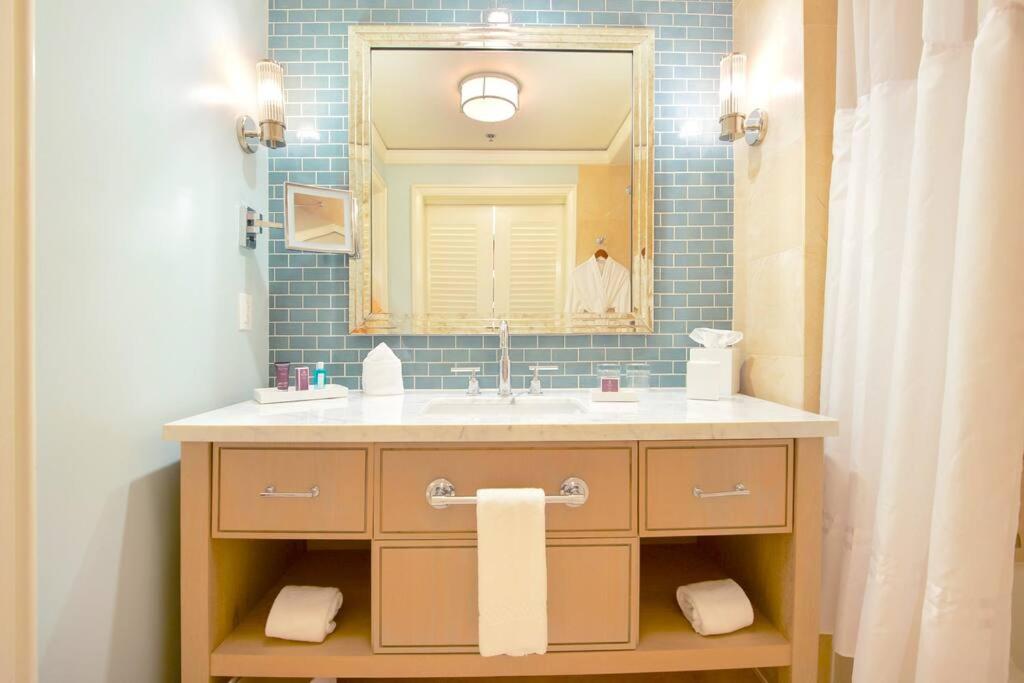 Charming 5 Star Condo Unit Situated at Ritz Carlton-Key Biscayne