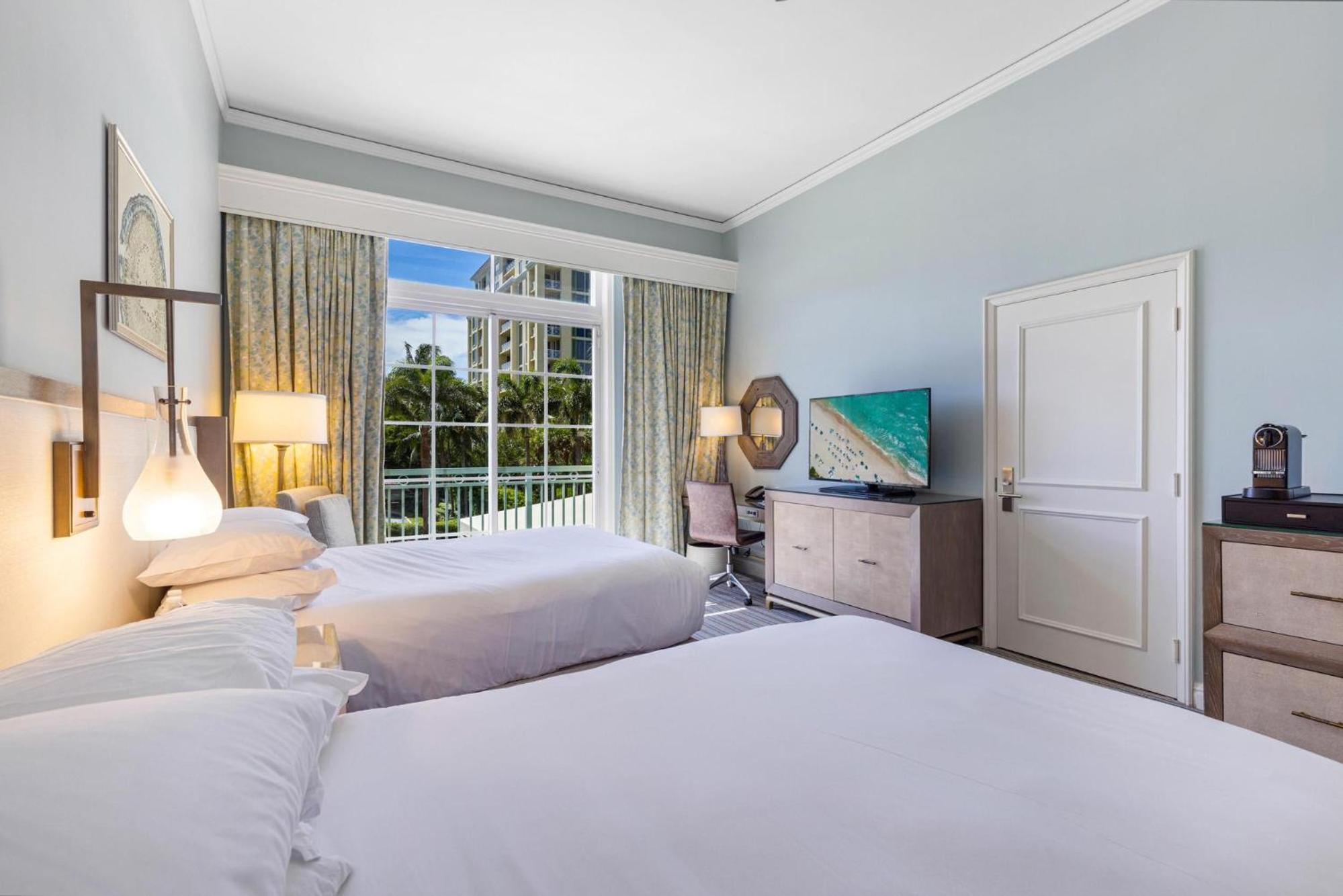 Lovely Deluxe Unit Located at Ritz Carlton - Key Biscayne!