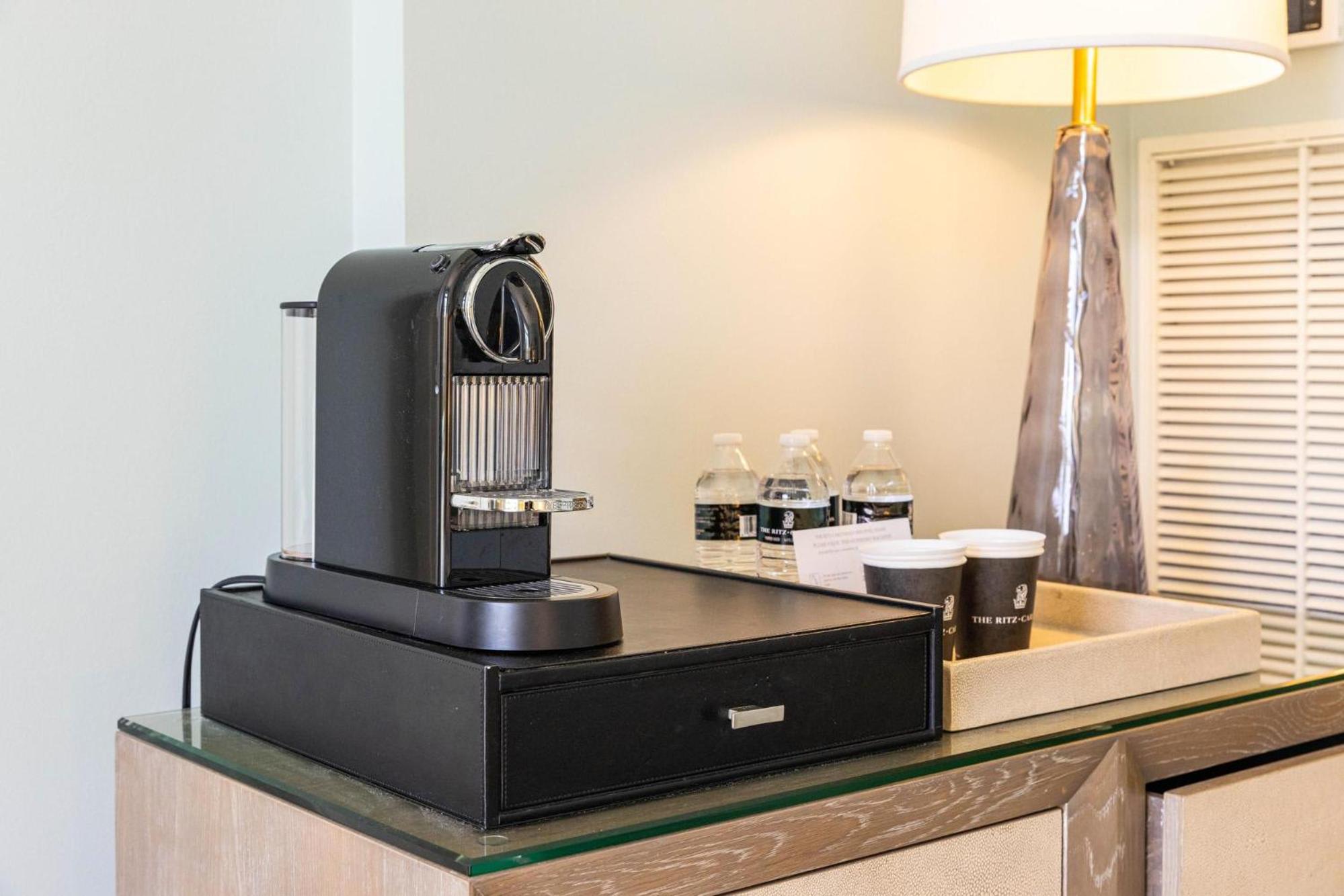 Lovely Deluxe Unit Located at Ritz Carlton - Key Biscayne!