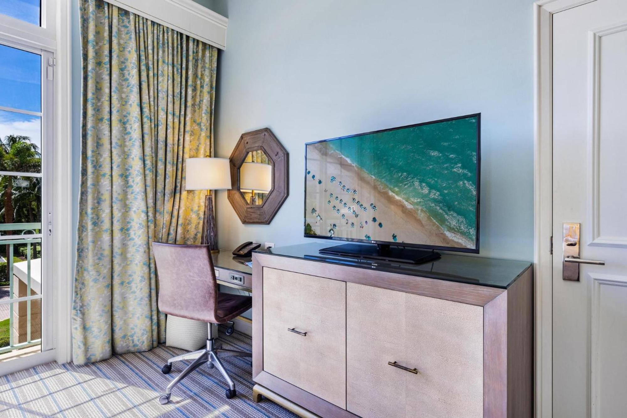 Lovely Deluxe Unit Located at Ritz Carlton - Key Biscayne!