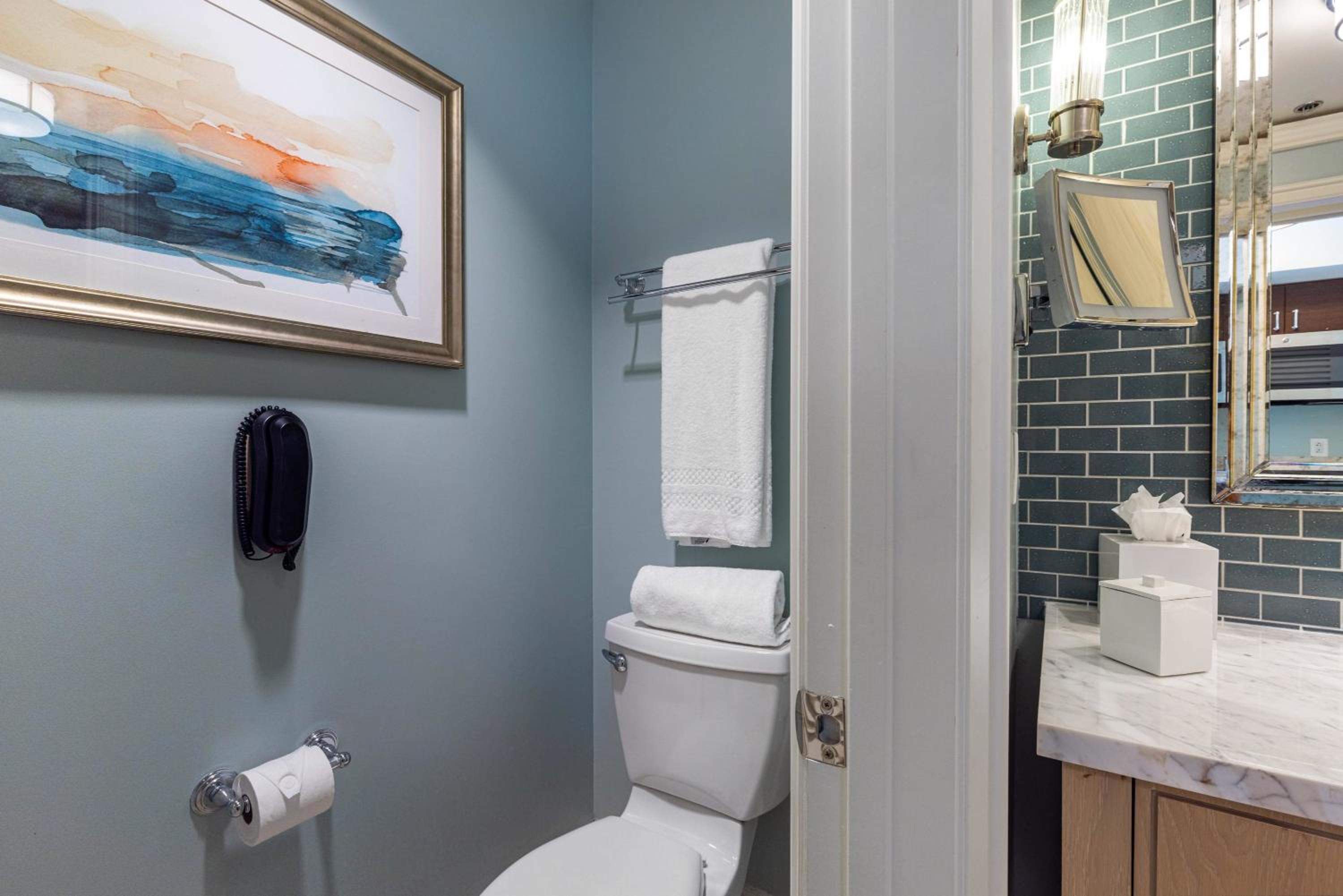 Lovely Deluxe Unit Located at Ritz Carlton - Key Biscayne!