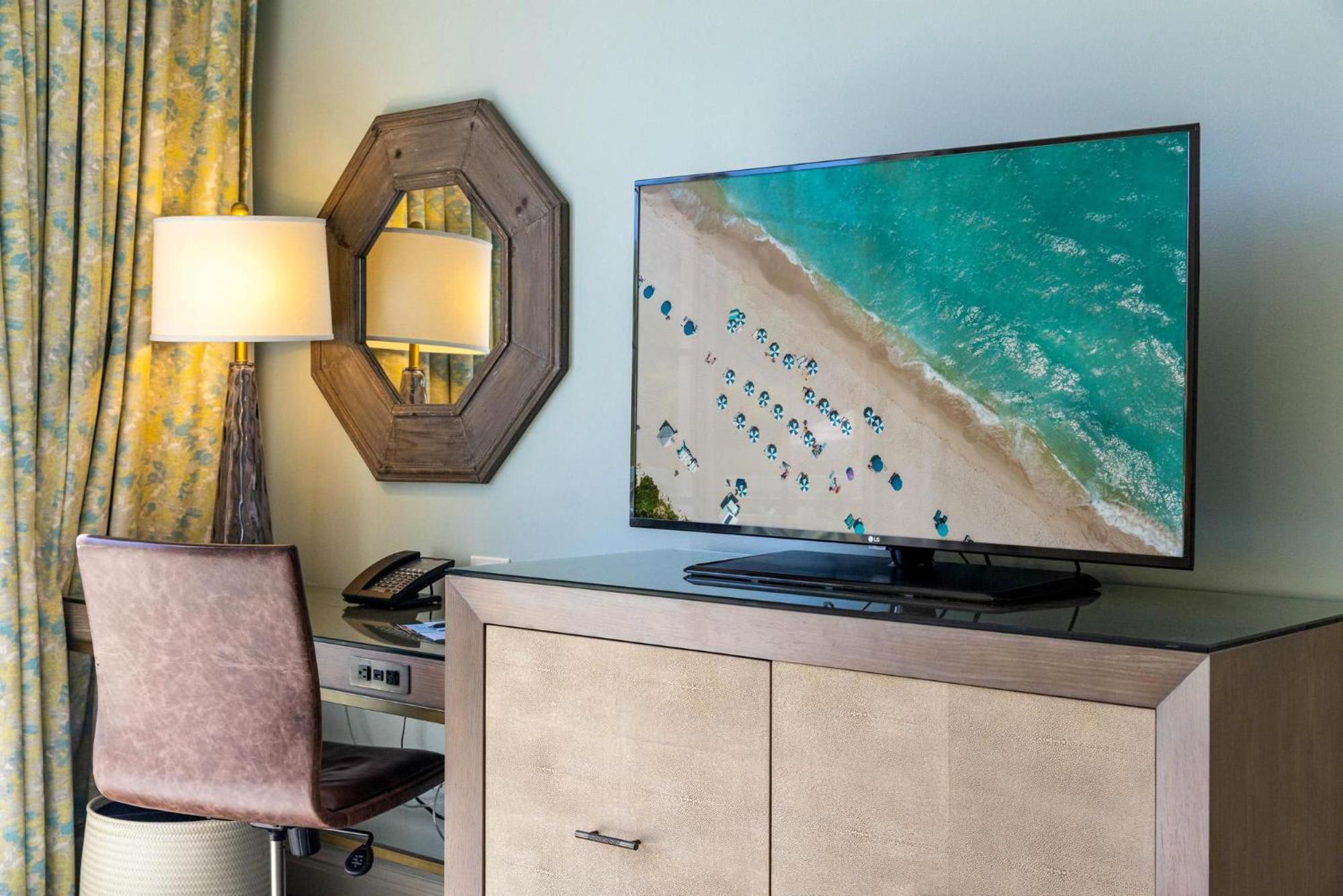 Lovely Deluxe Unit Located at Ritz Carlton - Key Biscayne!