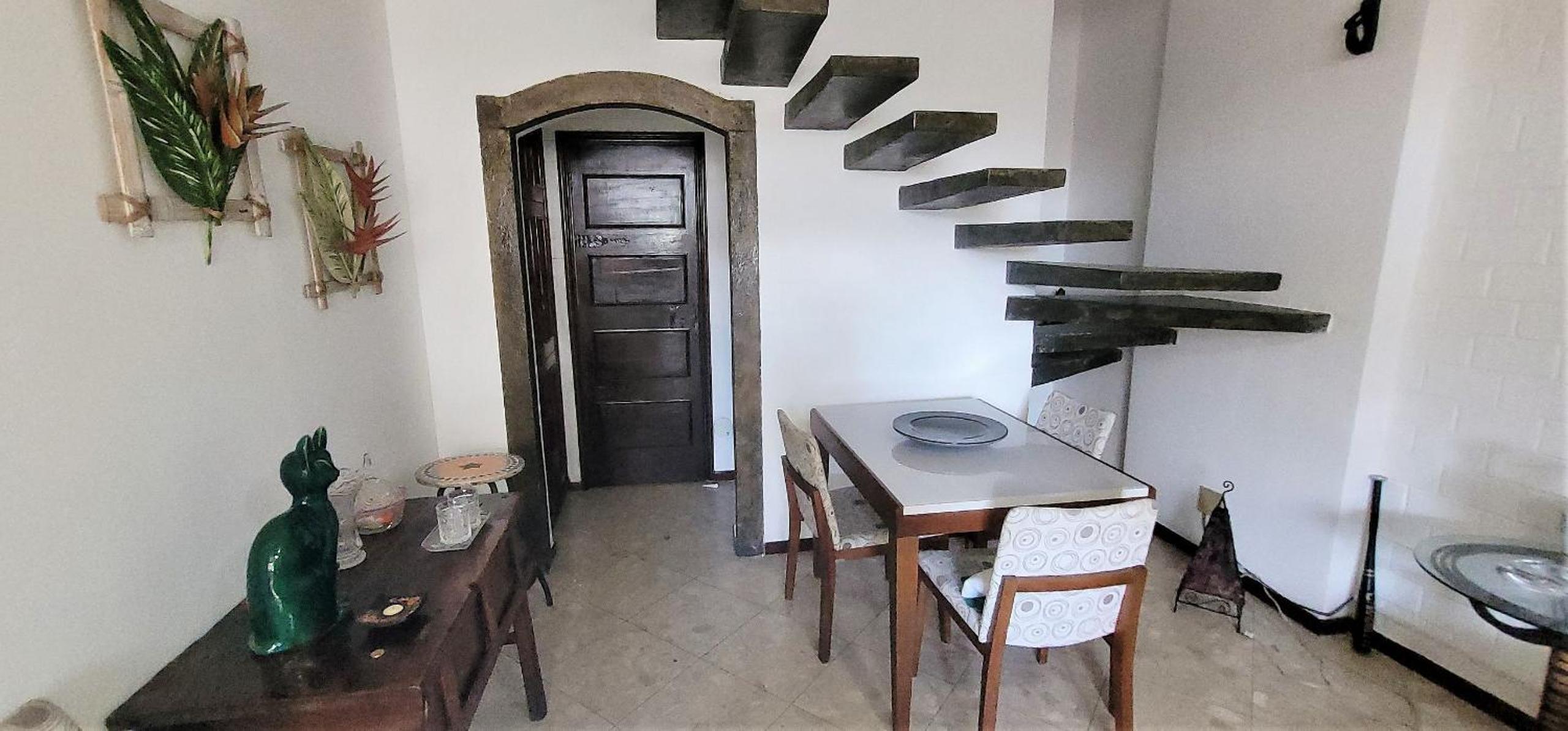 Casa ampla e arejada, apenas 100 metros do mar