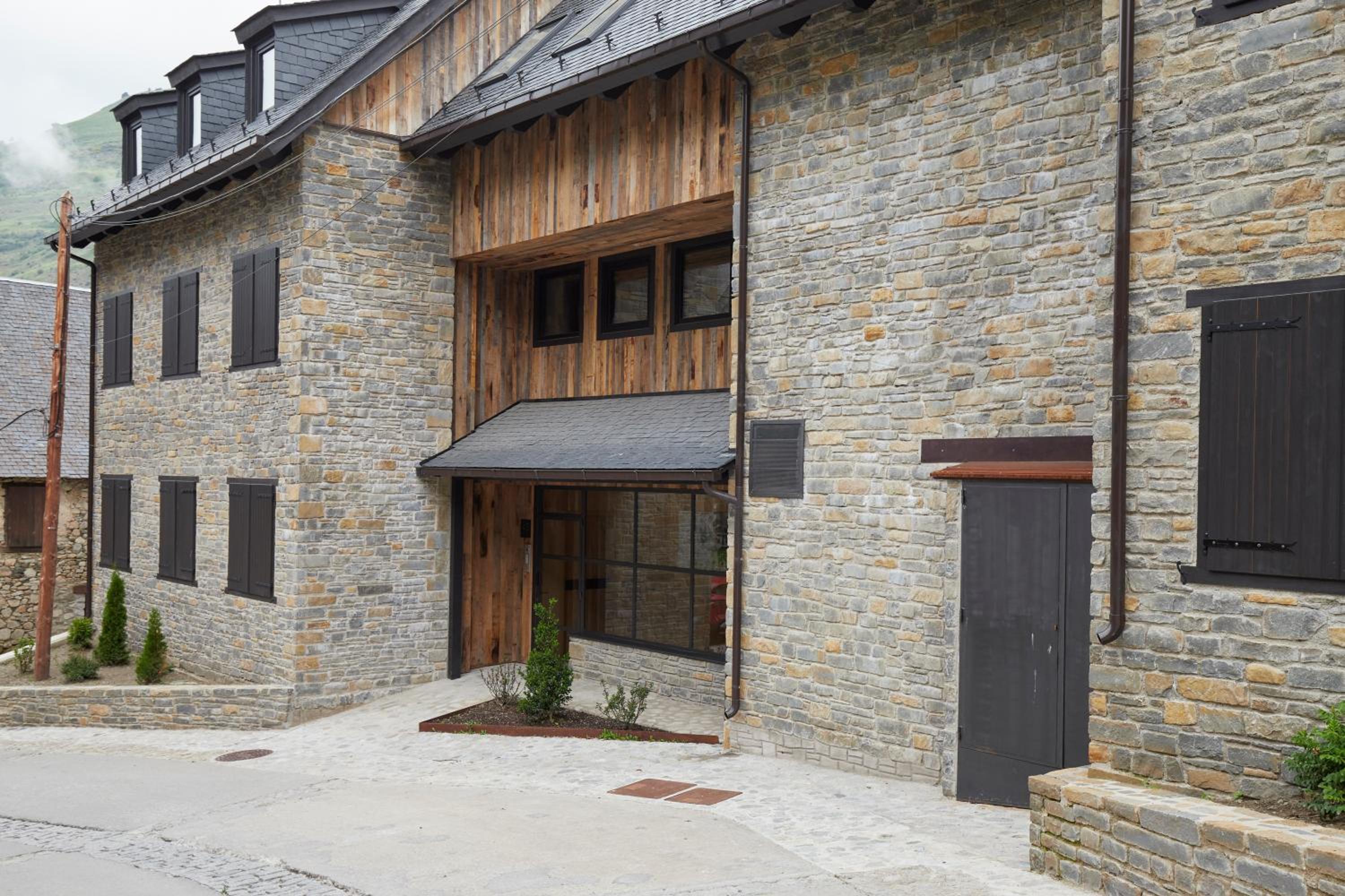 Nheu d'Arties by FeelFree Rentals