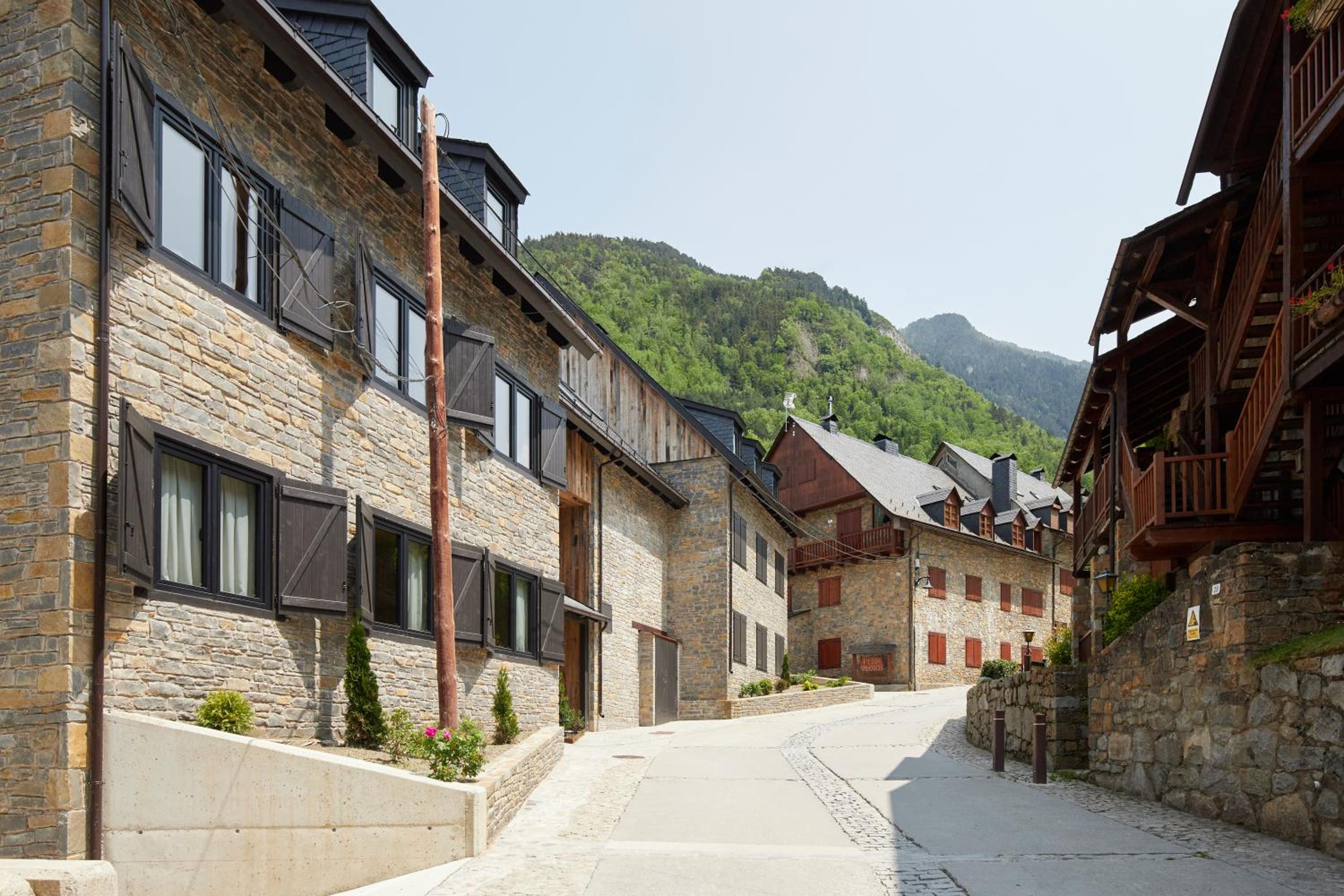 Nheu d'Arties by FeelFree Rentals