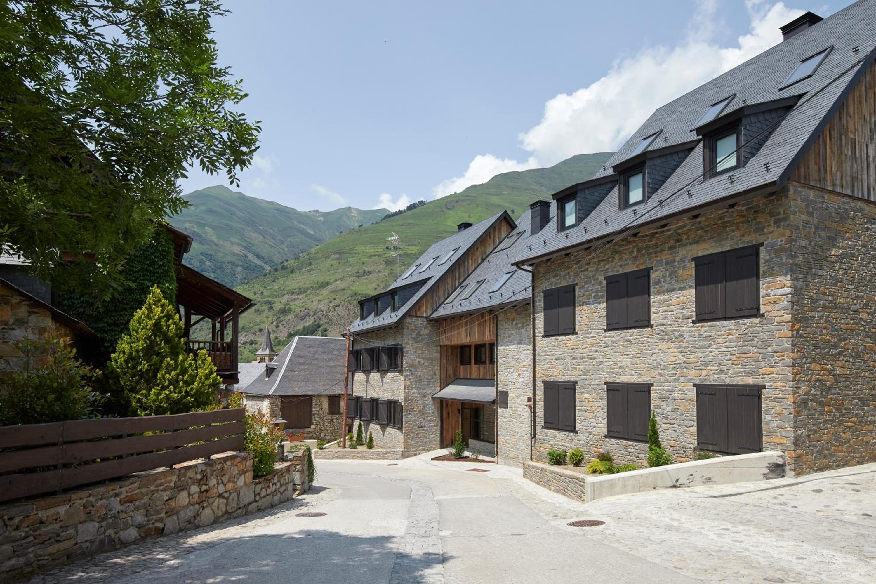 Nheu d'Arties by FeelFree Rentals