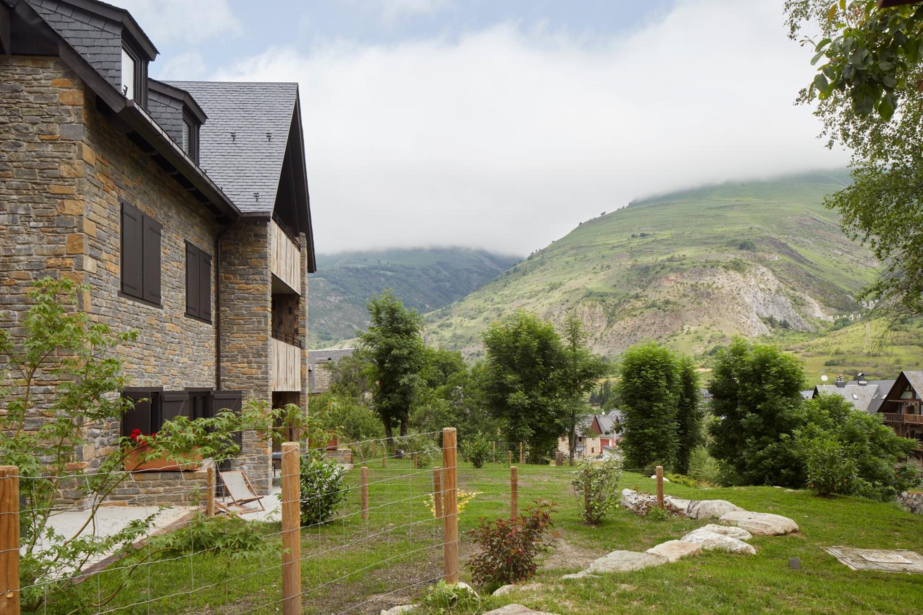 Nheu d'Arties by FeelFree Rentals