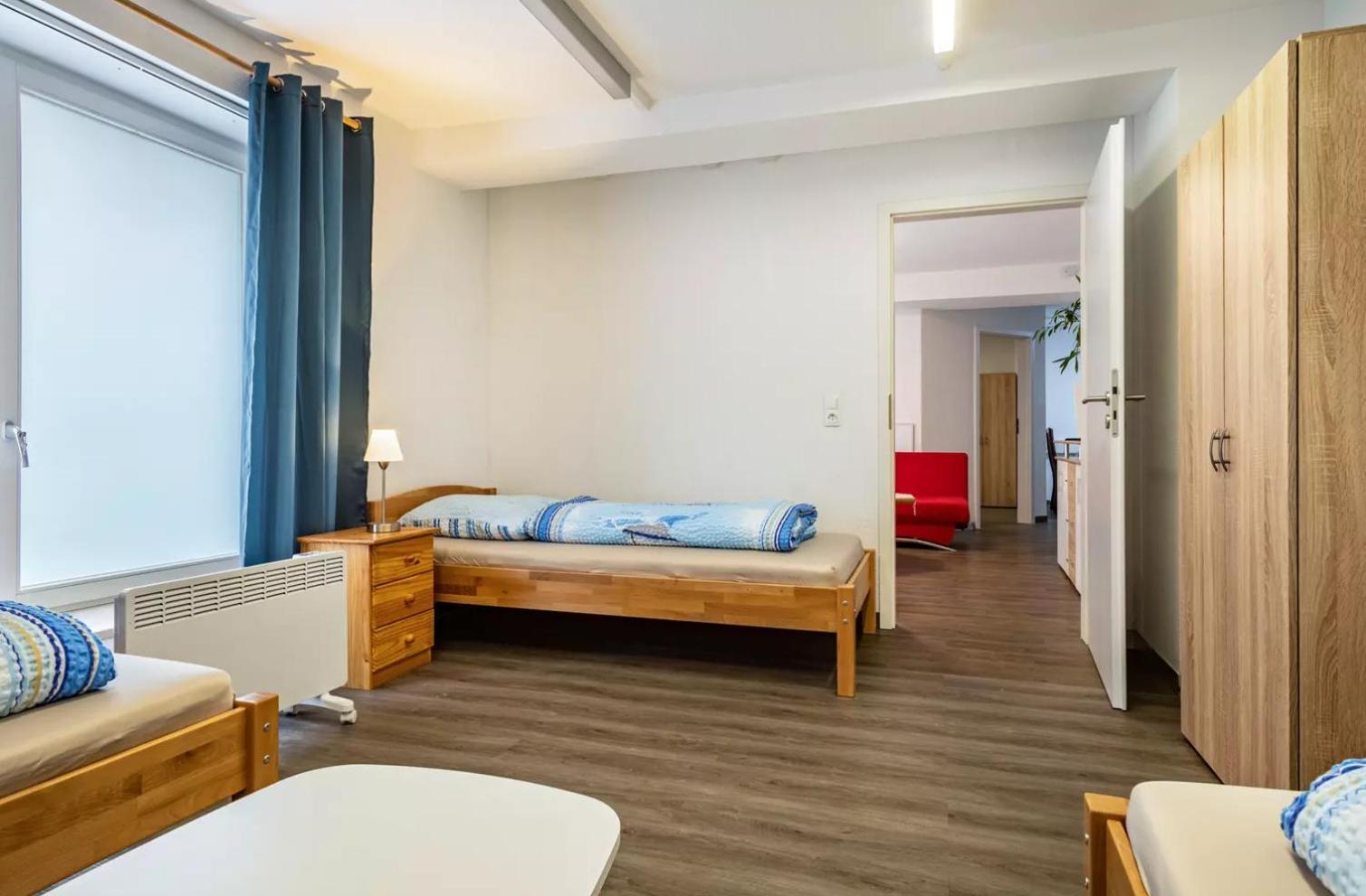 NGUYEN LE 3 Schlafzimmer, 7 Bette,Dusche, 2 WC , Küche ab 2 Übernachtungen